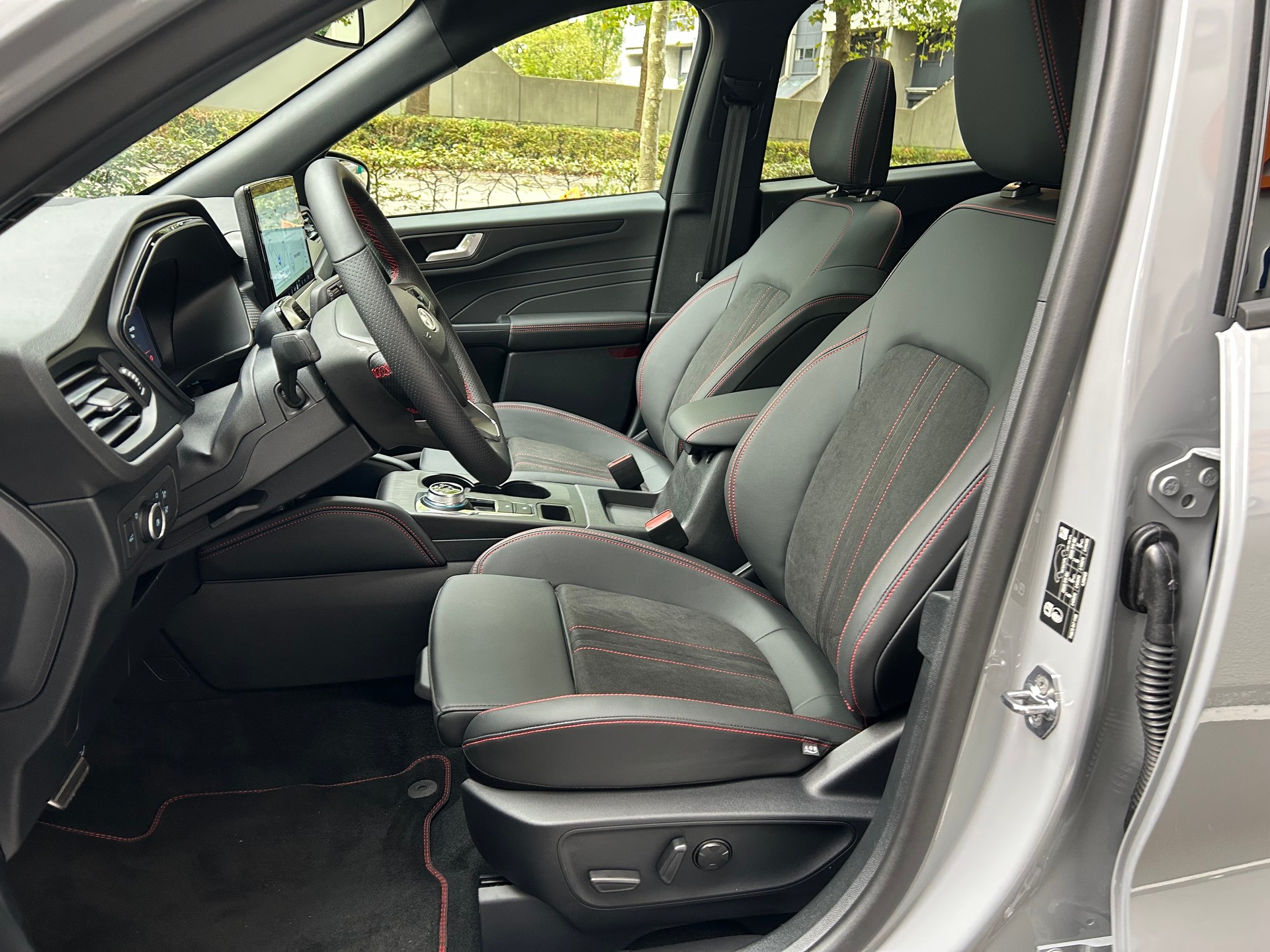 FORD Kuga 2.5 FHEV ST-Line X 4WD-image-6
