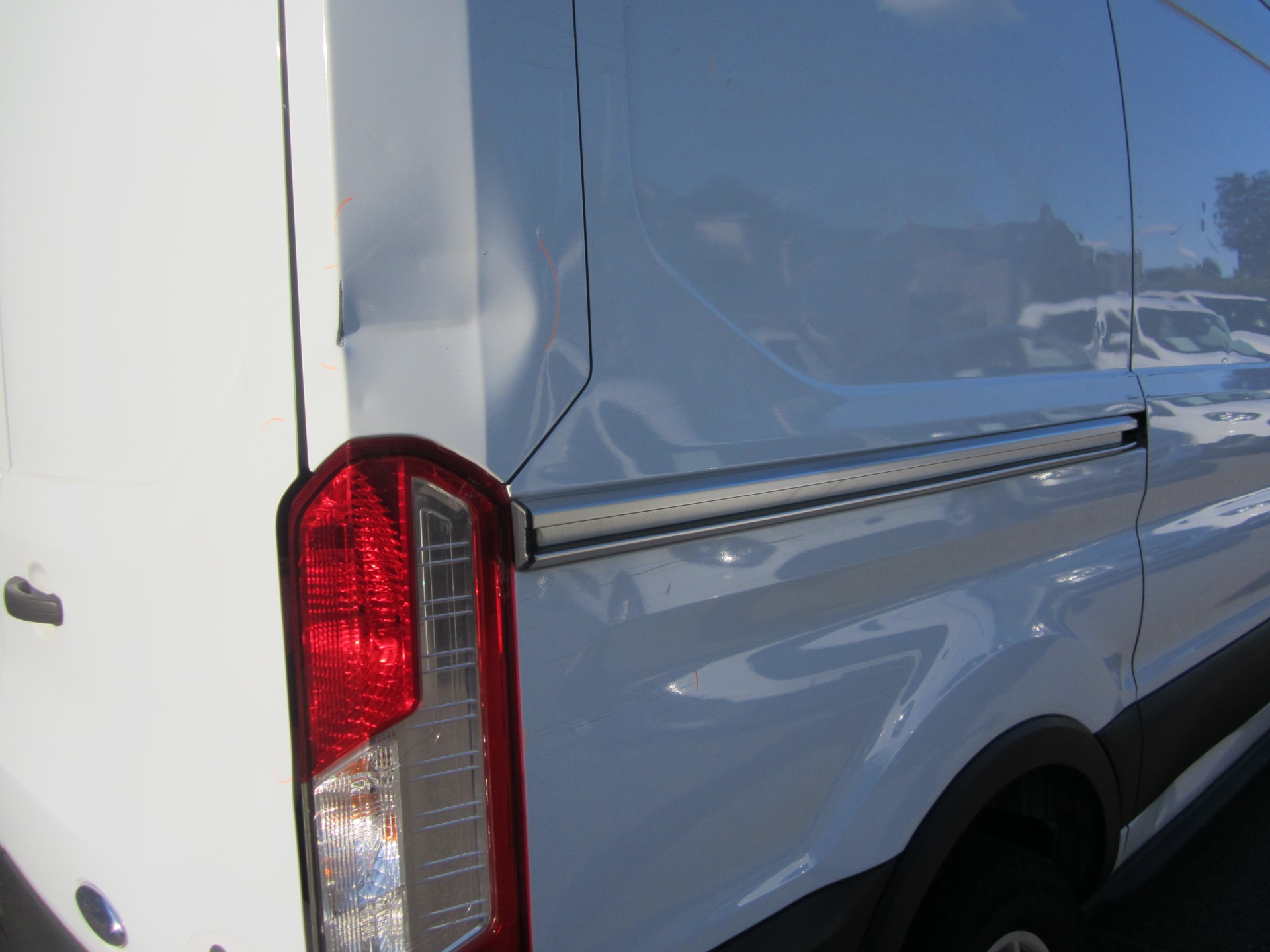 FORD Transit Van 350 L2 Trend 2.0 TDCi 130 FWD A-image-6