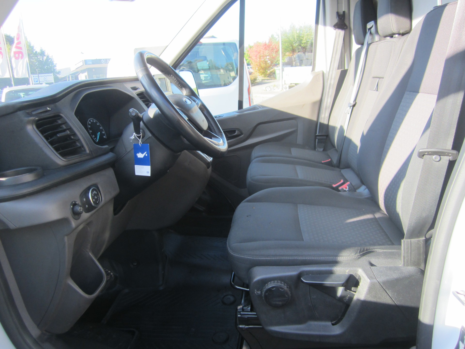 FORD Transit Van 350 L2 Trend 2.0 TDCi 130 FWD A-image-10