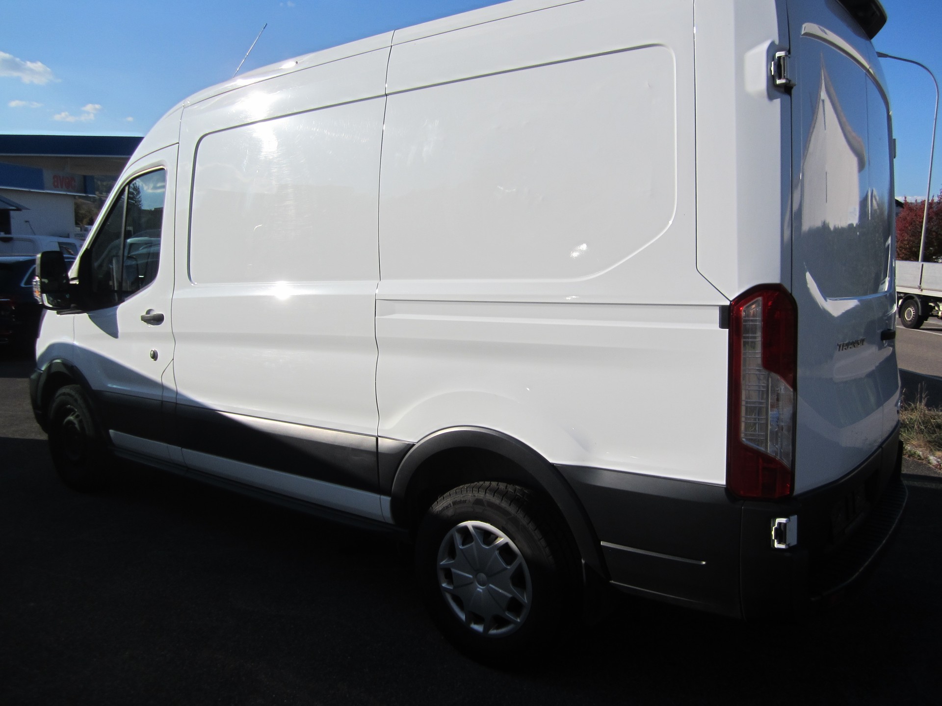 FORD Transit Van 350 L2 Trend 2.0 TDCi 130 FWD A-image-2