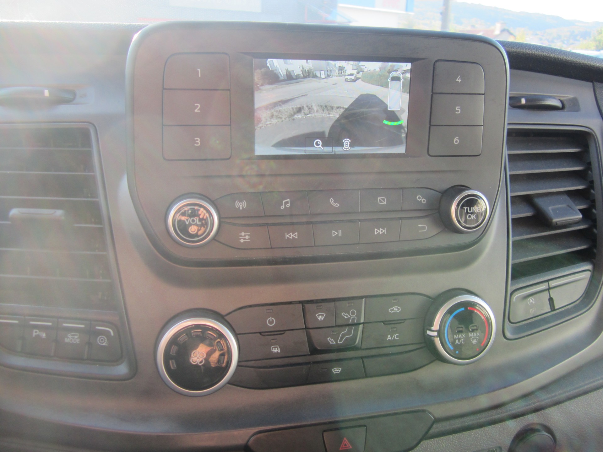 FORD Transit Van 350 L2 Trend 2.0 TDCi 130 FWD A-image-12