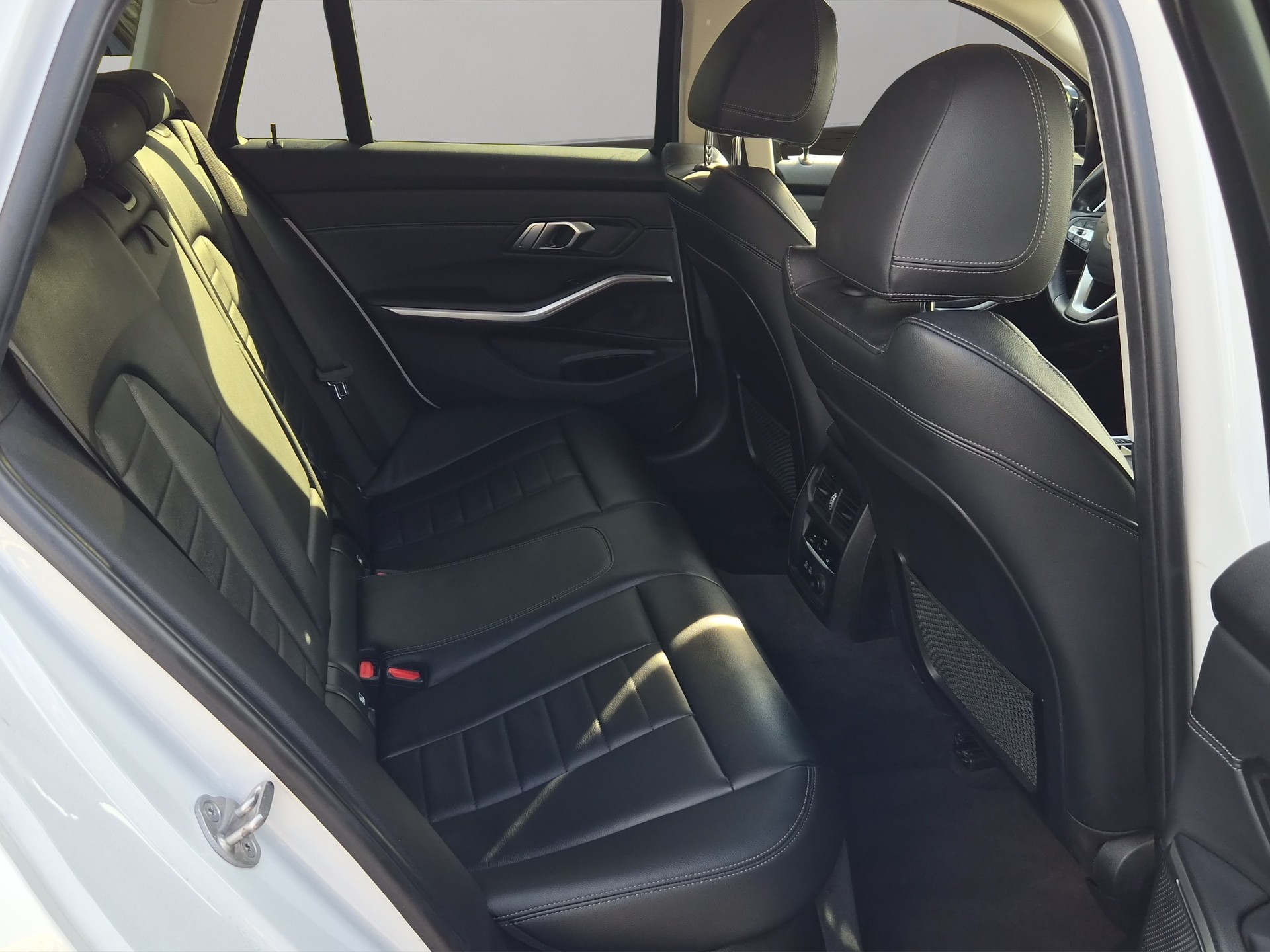 BMW 330d xDrive Touring Steptronic Sport Line-image-21