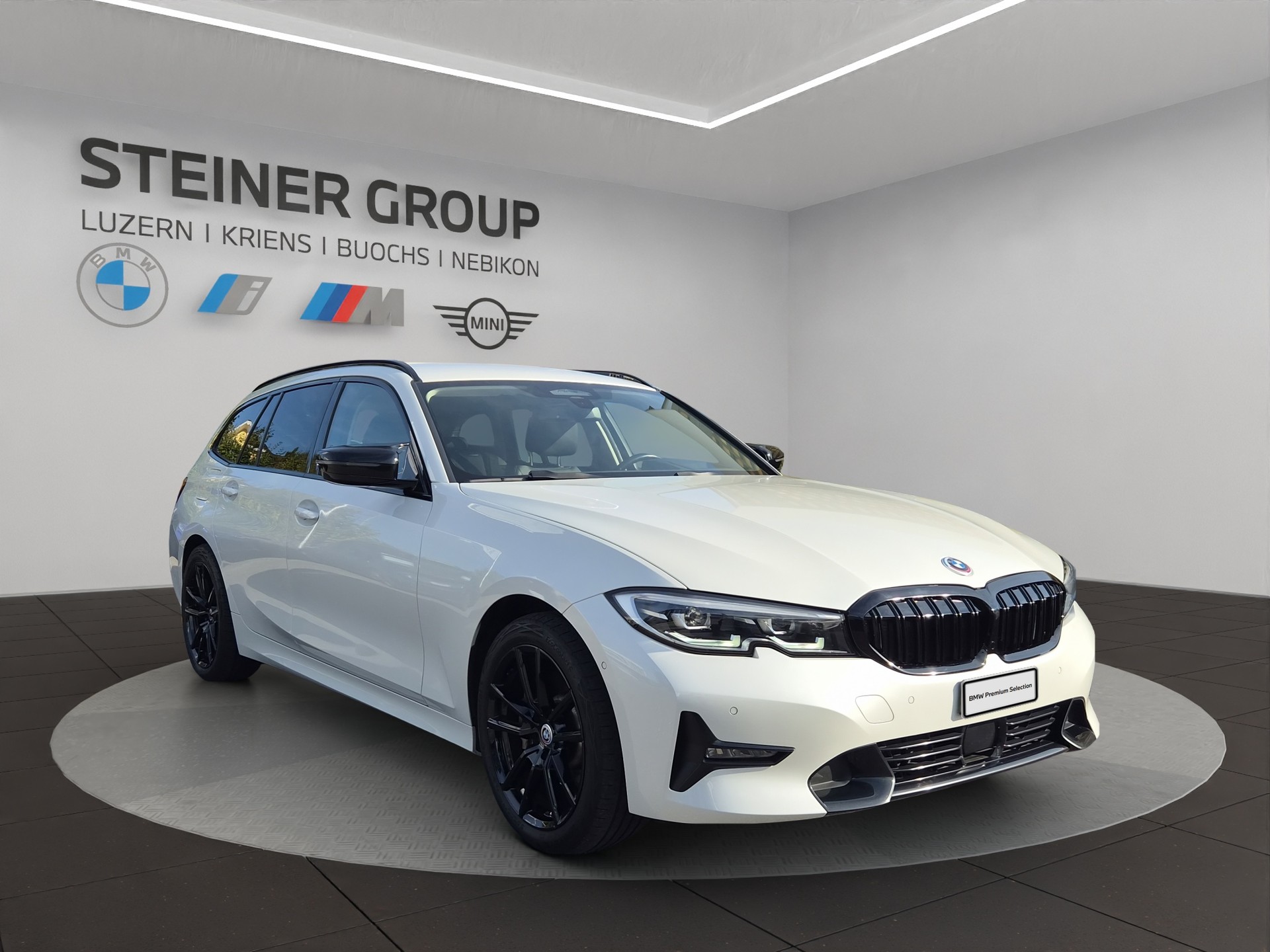 BMW 330d xDrive Touring Steptronic Sport Line-image-2