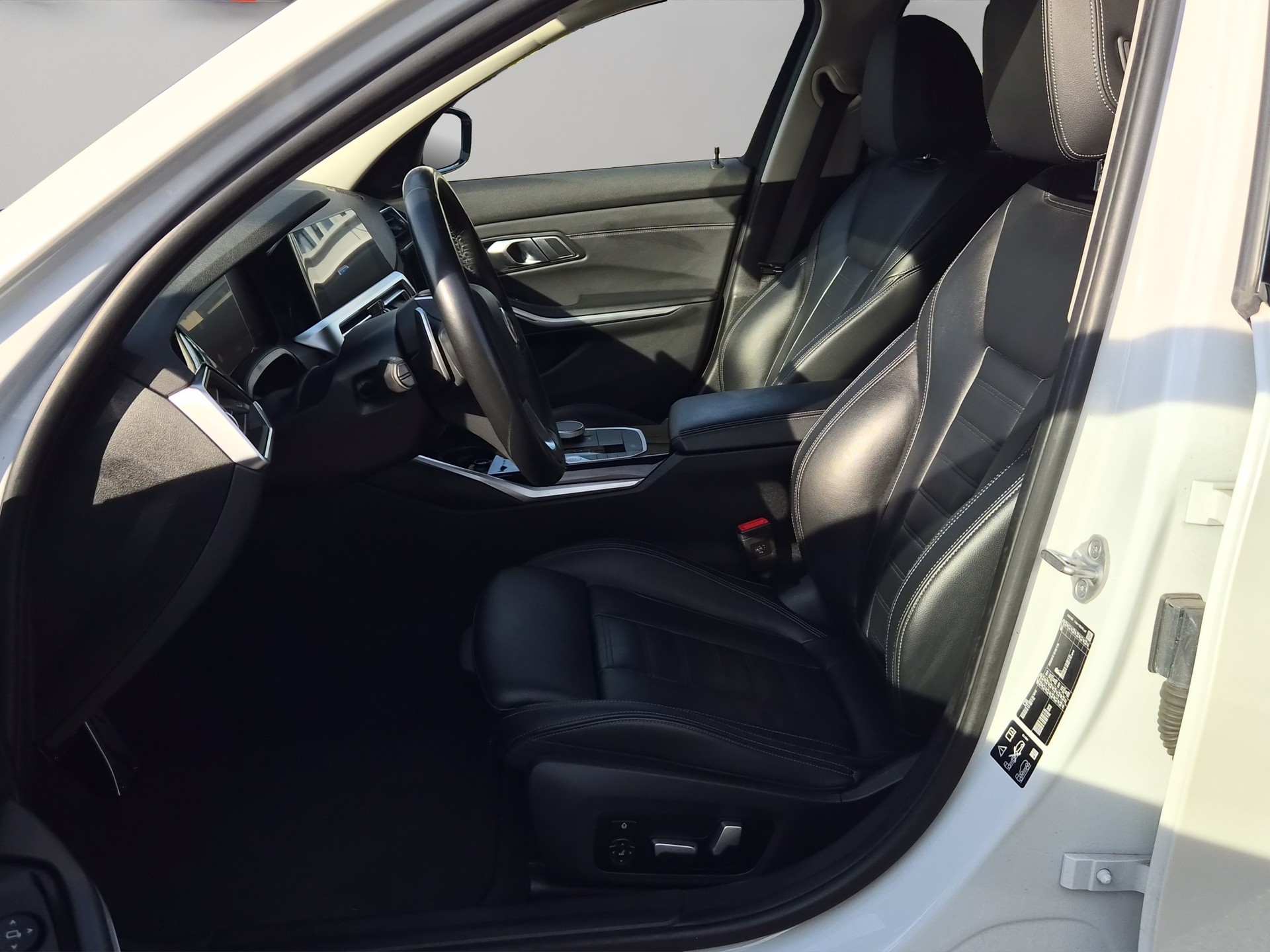 BMW 330d xDrive Touring Steptronic Sport Line-image-10
