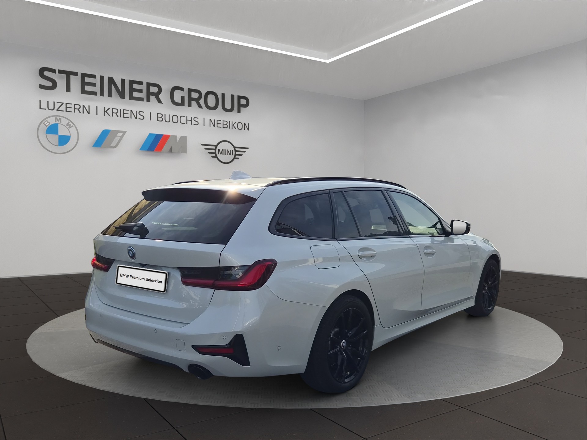 BMW 330d xDrive Touring Steptronic Sport Line-image-4