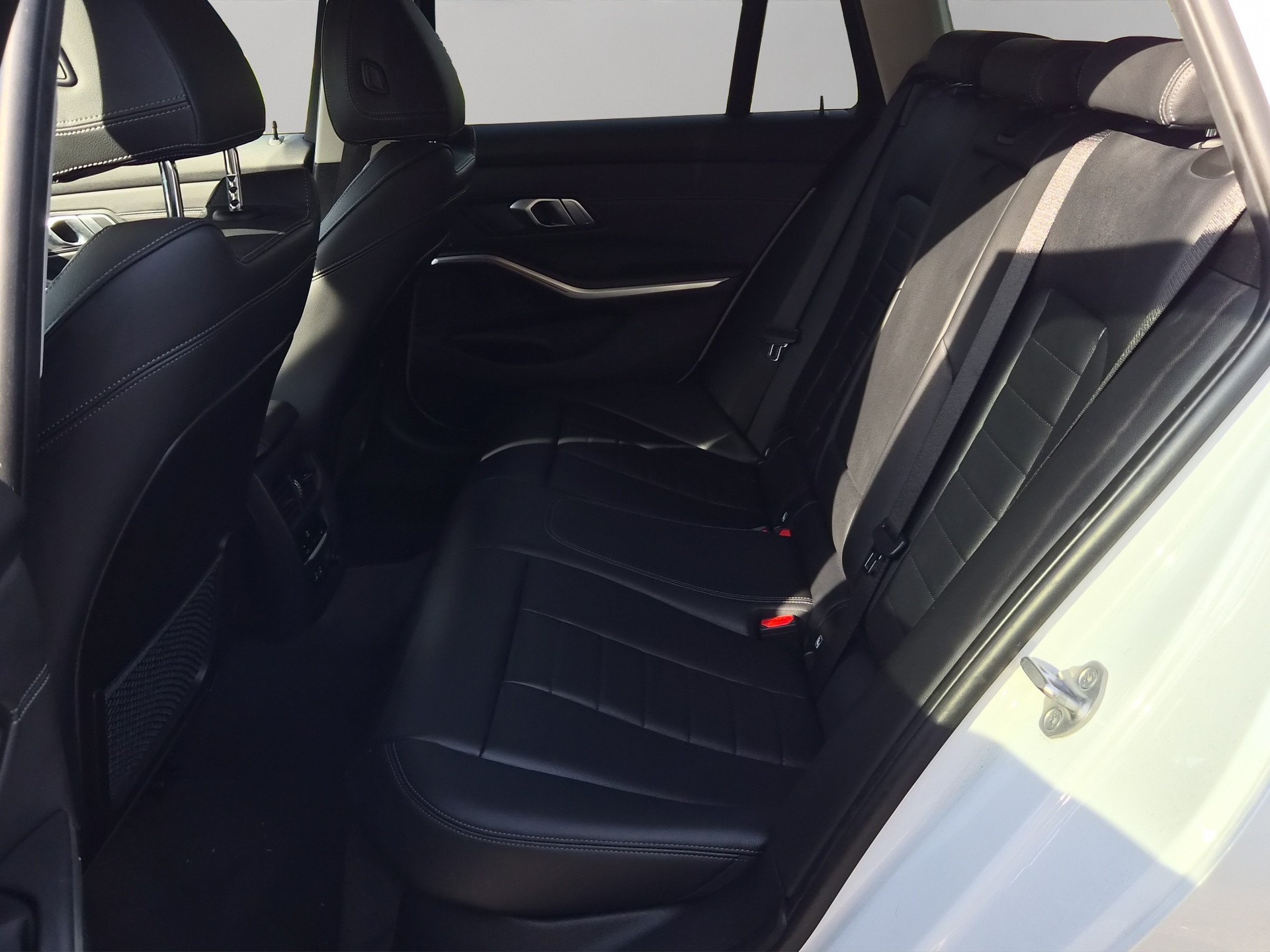BMW 330d xDrive Touring Steptronic Sport Line-image-18