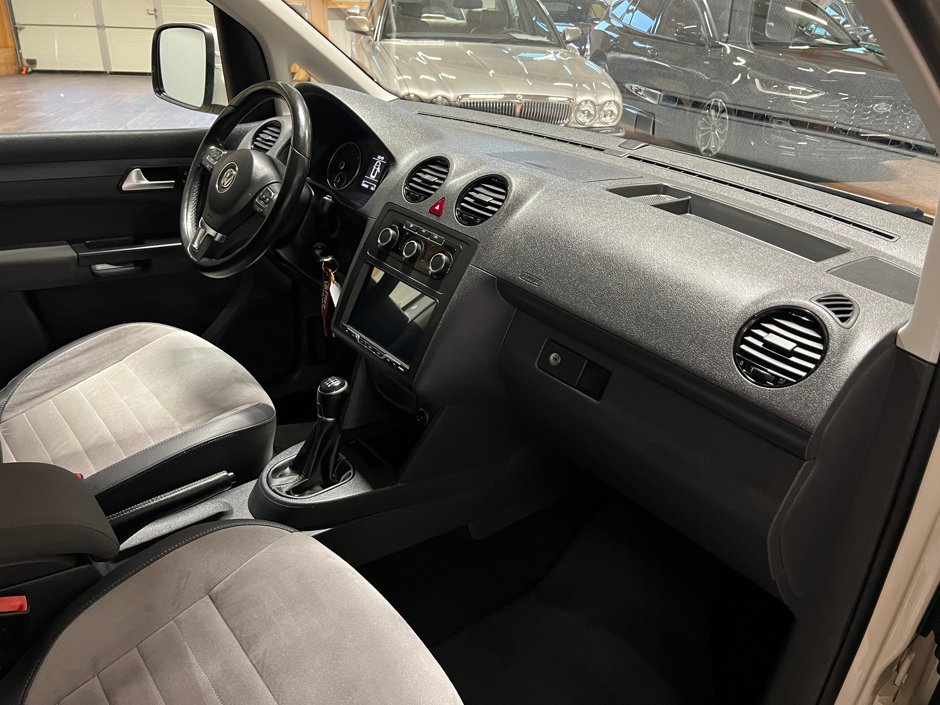 VW Caddy 2.0 TDI BMT Trendline Edition 30-image-12