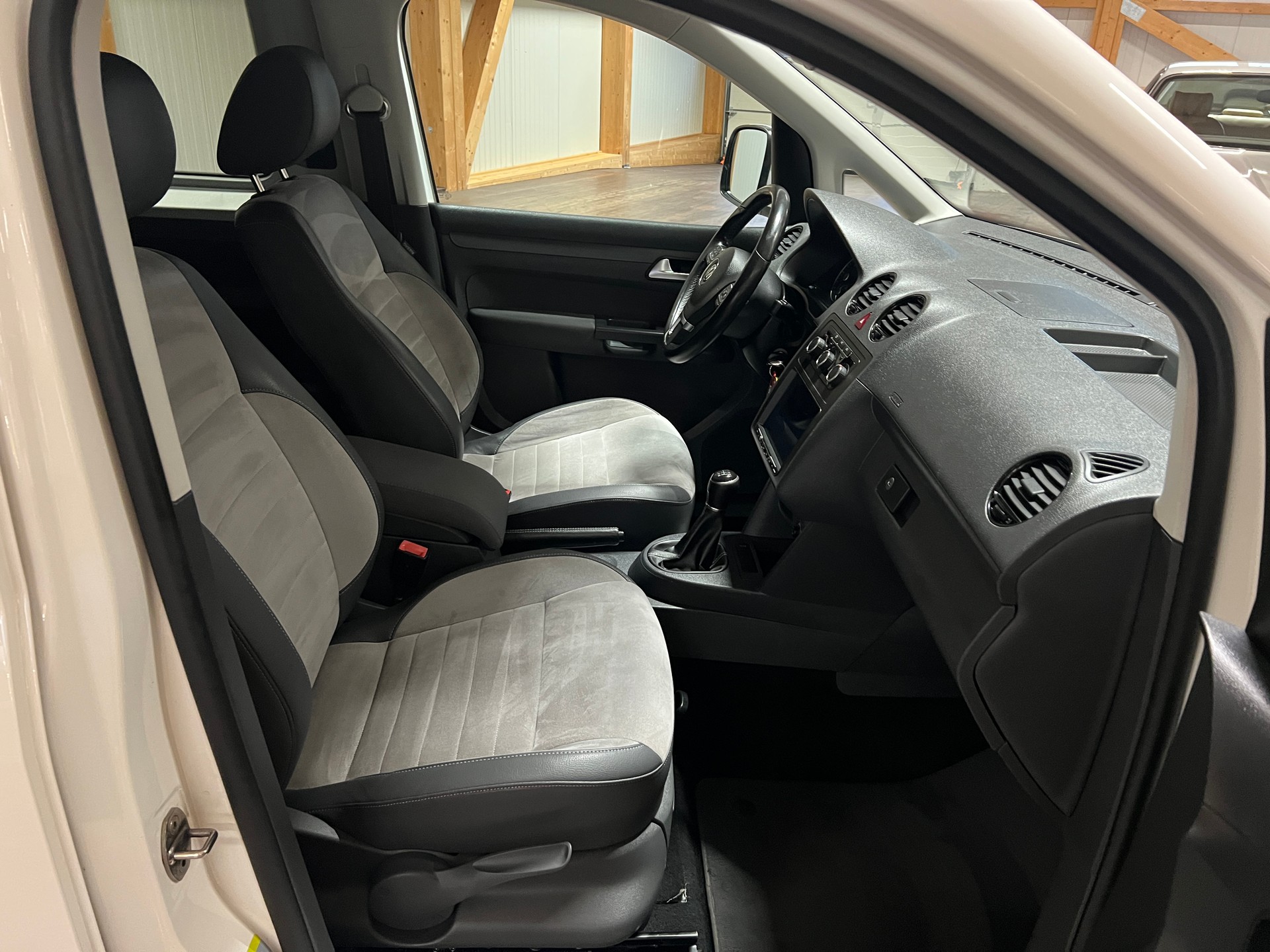 VW Caddy 2.0 TDI BMT Trendline Edition 30-image-11