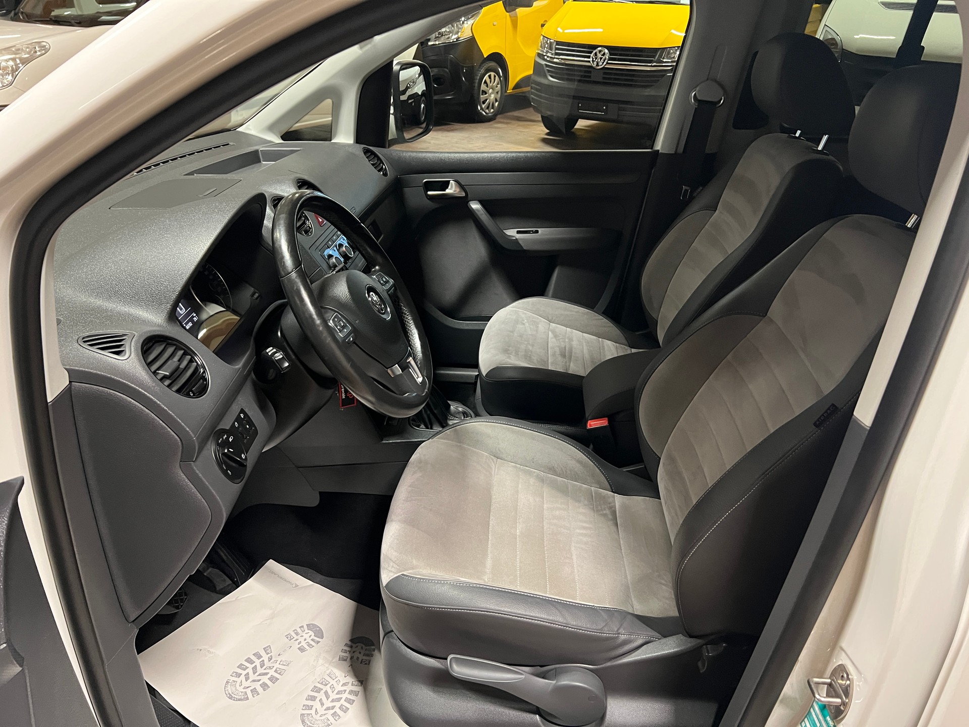 VW Caddy 2.0 TDI BMT Trendline Edition 30-image-8