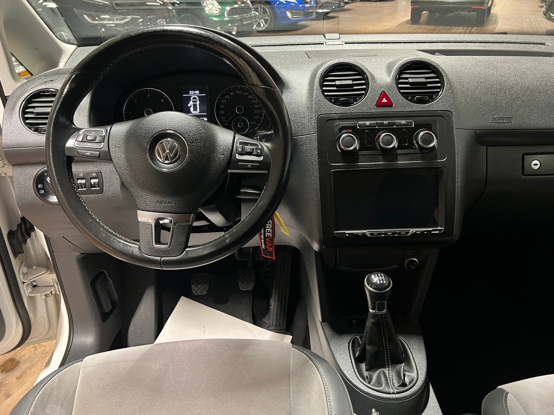 VW Caddy 2.0 TDI BMT Trendline Edition 30-image-10