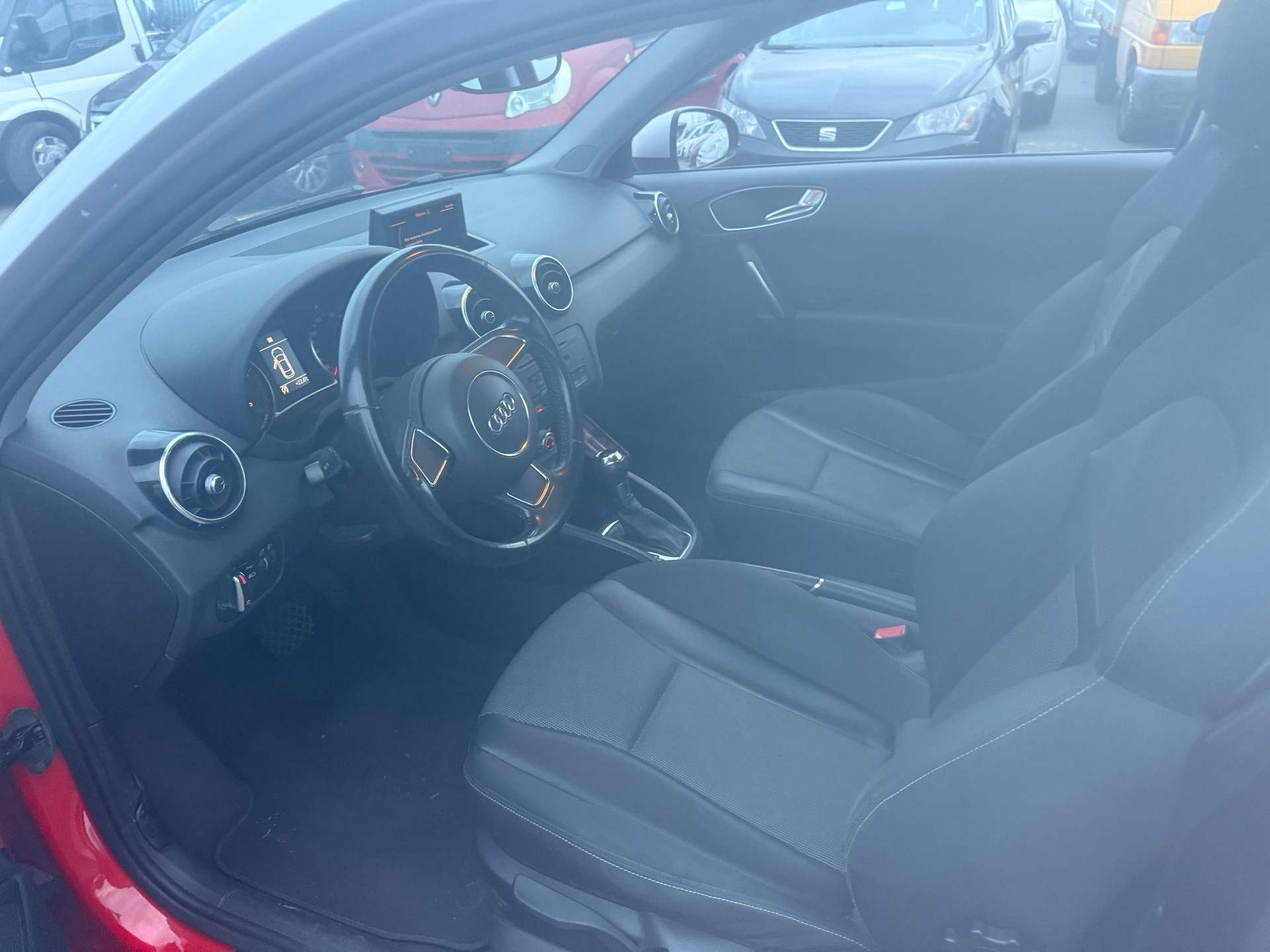 AUDI A1 1.4 TFSI Attraction S-tronic-image-2