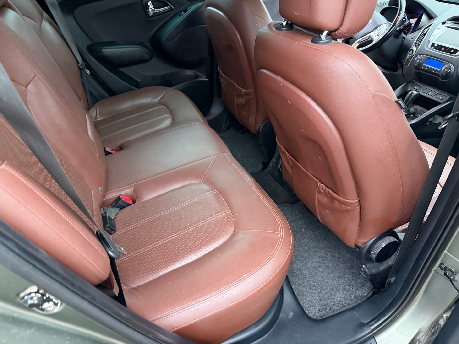 HYUNDAI iX 35 2.0 CRDi Premium 4WD Automatic-image-9
