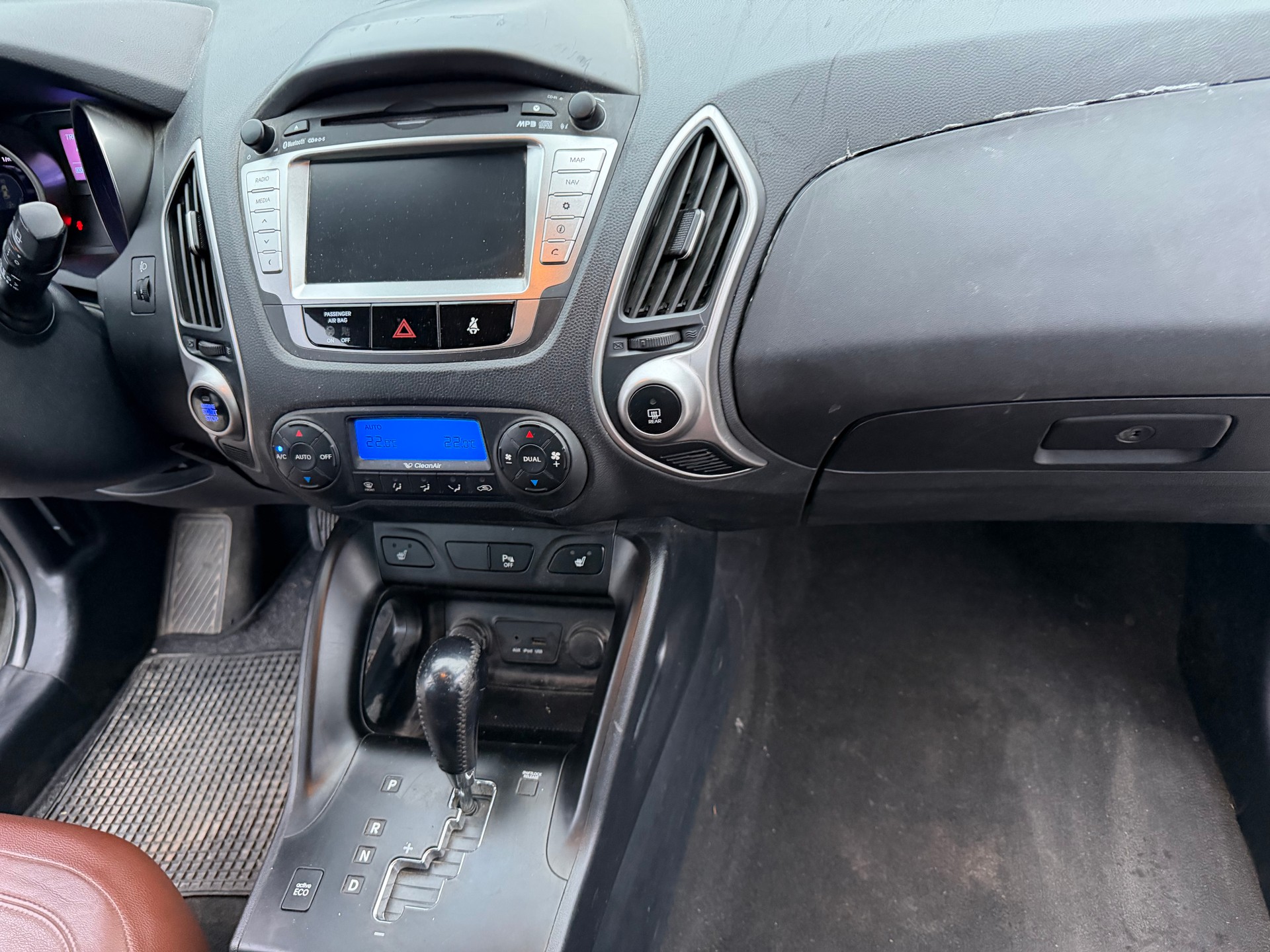 HYUNDAI iX 35 2.0 CRDi Premium 4WD Automatic-image-8