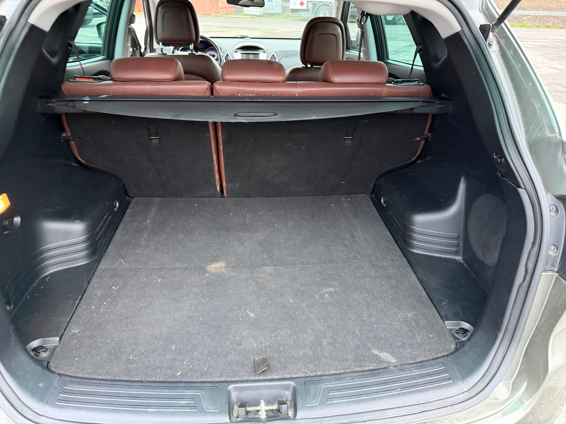 HYUNDAI iX 35 2.0 CRDi Premium 4WD Automatic-image-10