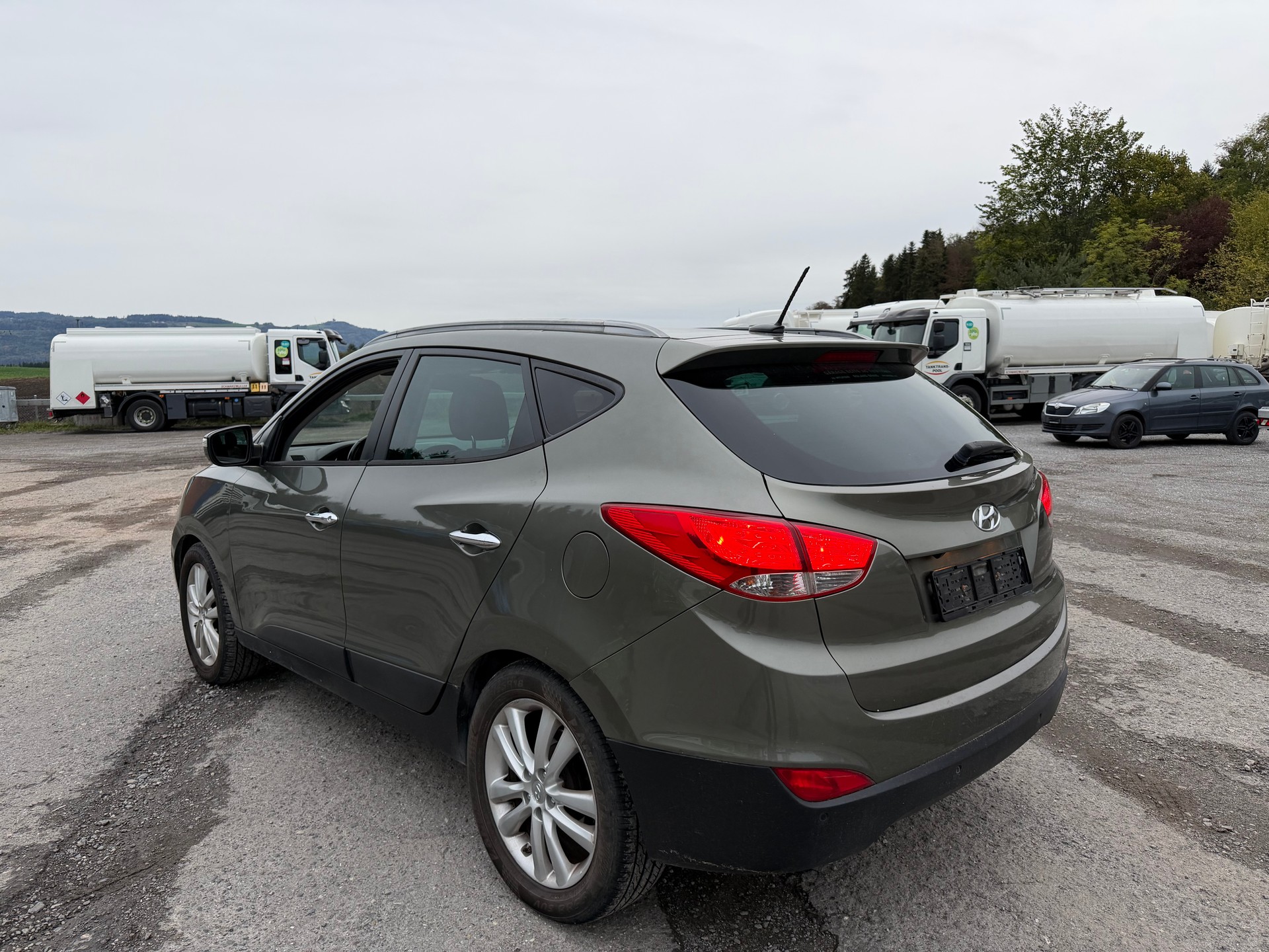 HYUNDAI iX 35 2.0 CRDi Premium 4WD Automatic-image-4