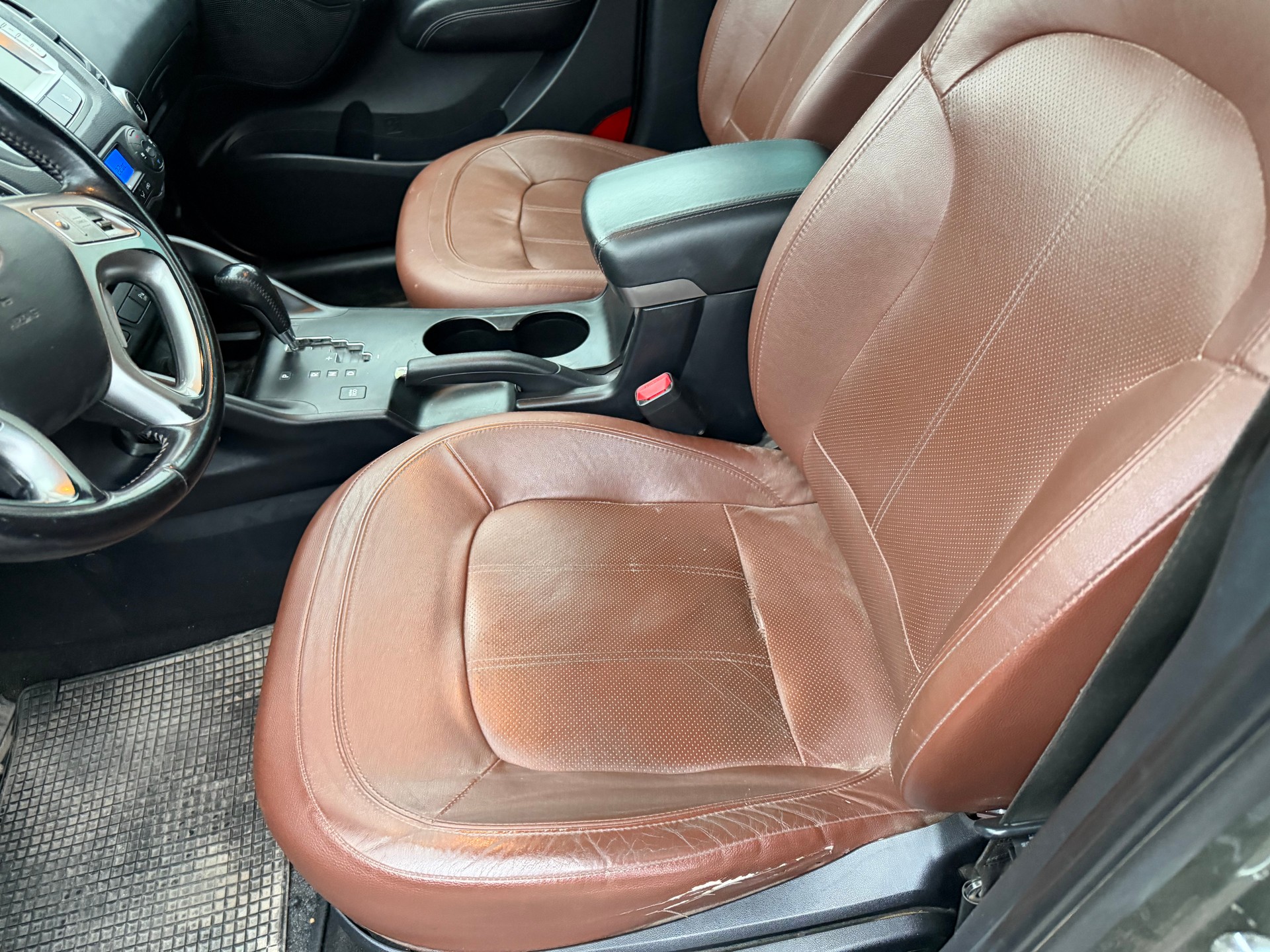 HYUNDAI iX 35 2.0 CRDi Premium 4WD Automatic-image-5