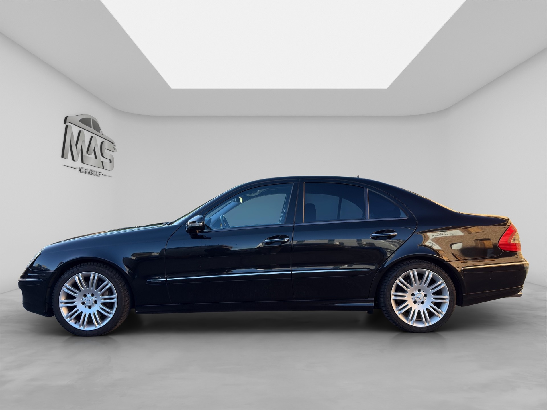 MERCEDES-BENZ CDI E 220-image-2