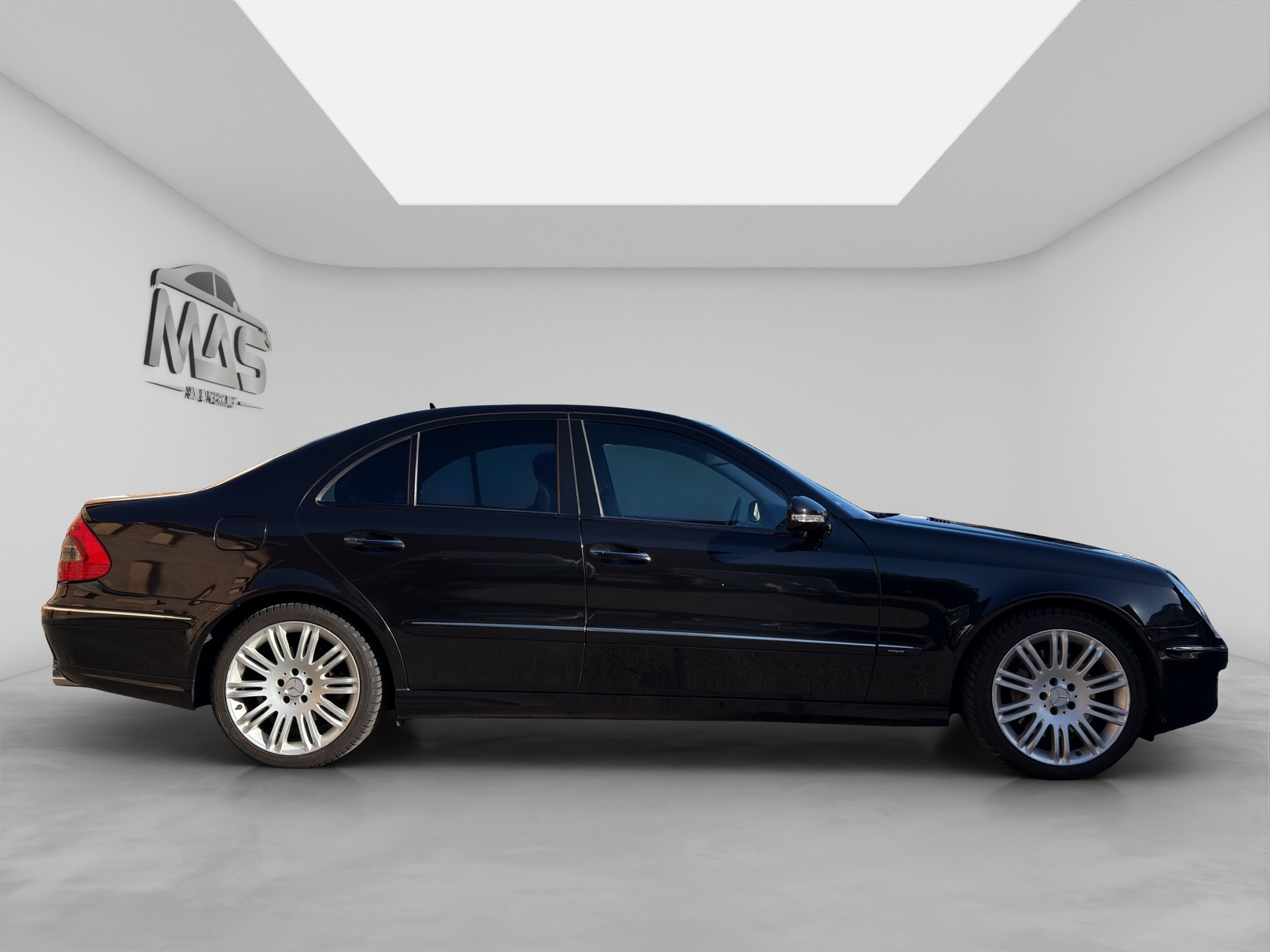 MERCEDES-BENZ CDI E 220-image-6
