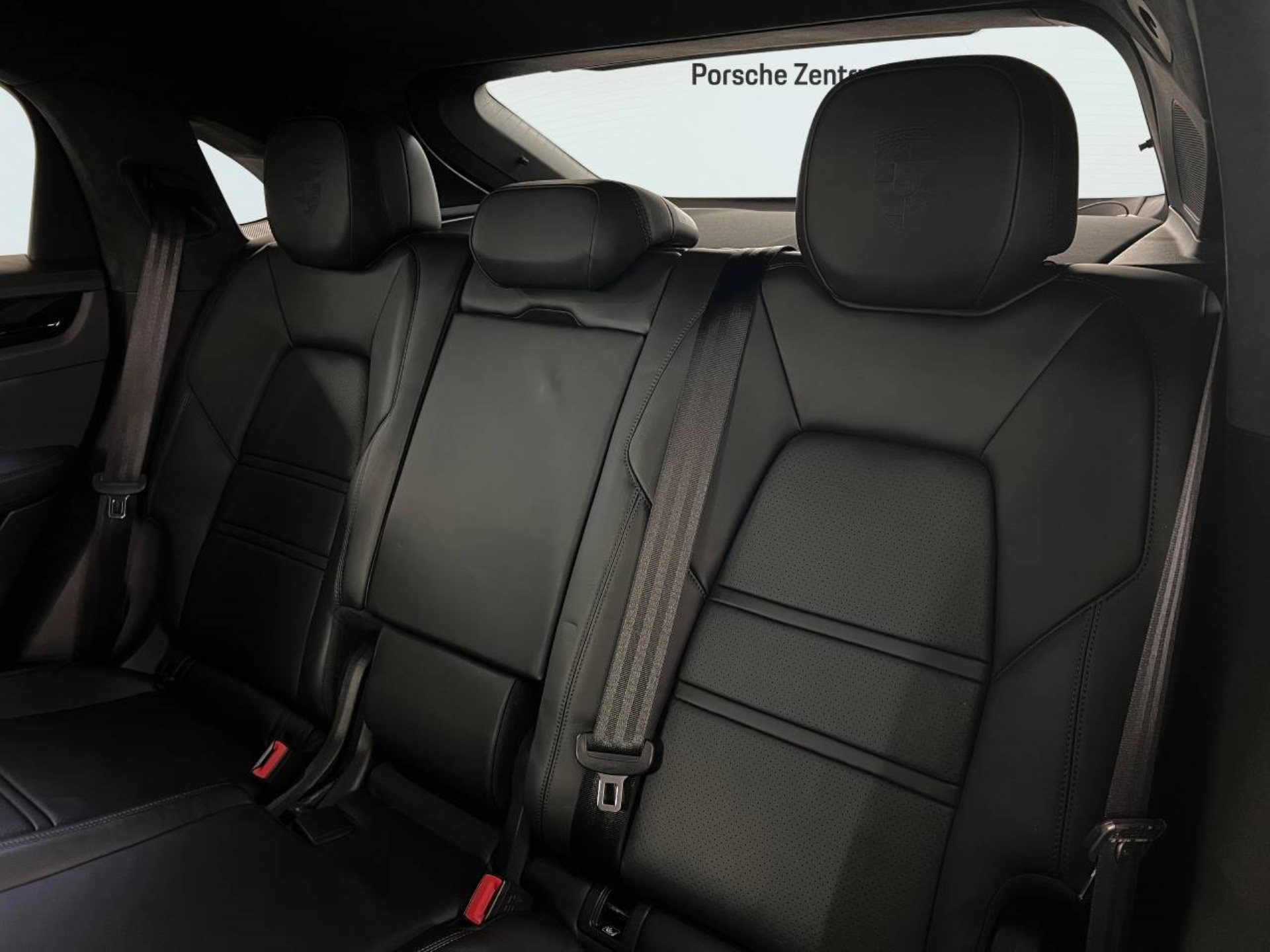 PORSCHE Cayenne Turbo Coupé-image-24