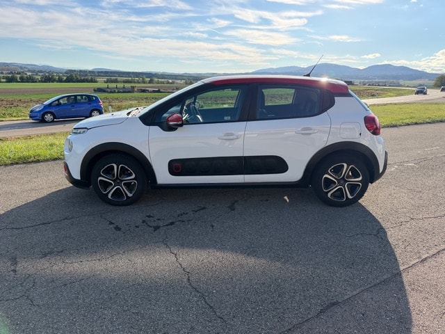 CITROEN C3 1.2i PureTech Shine-image-3