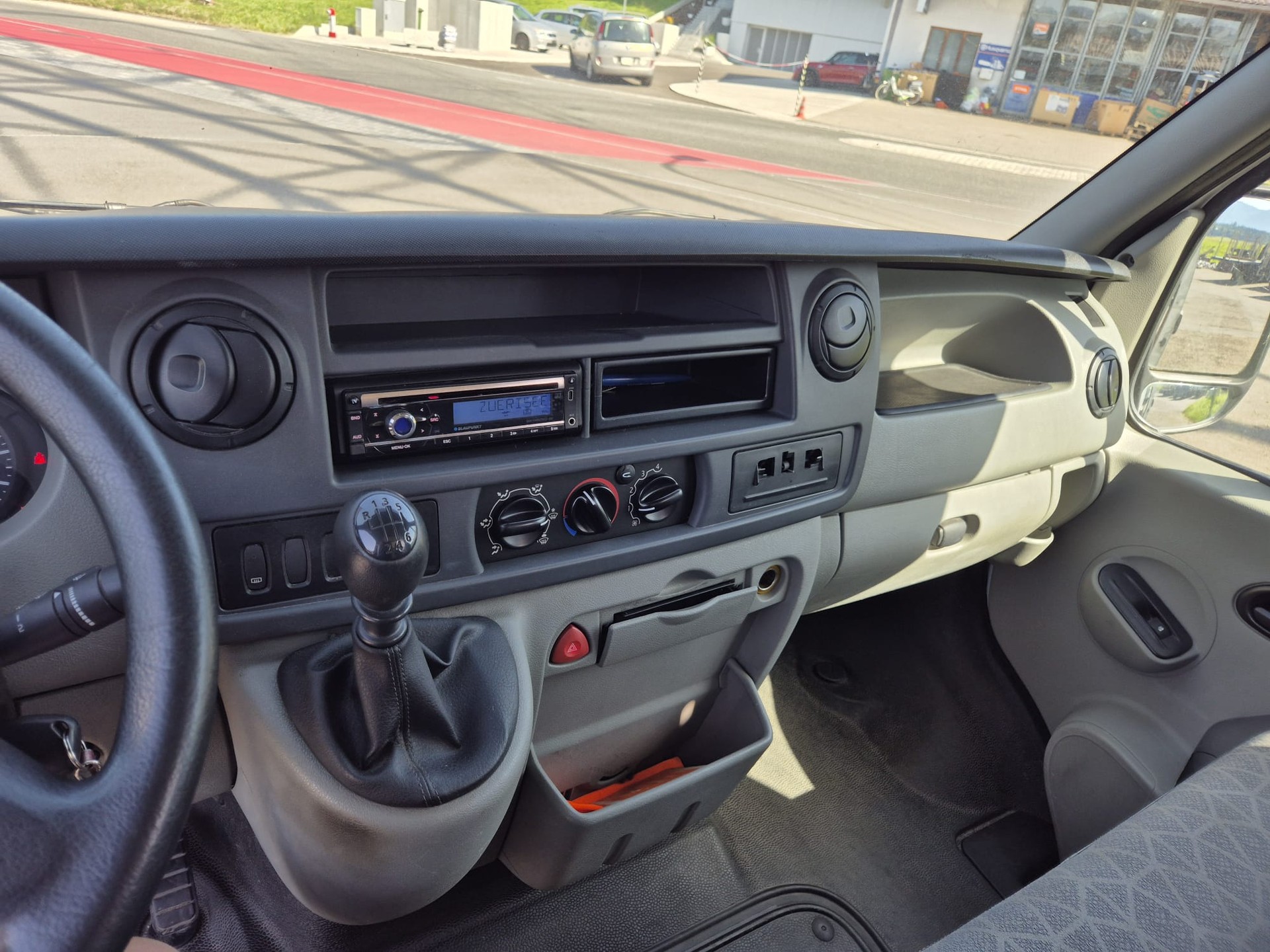 RENAULT Master T35 2.5dCi L3H3-image-6