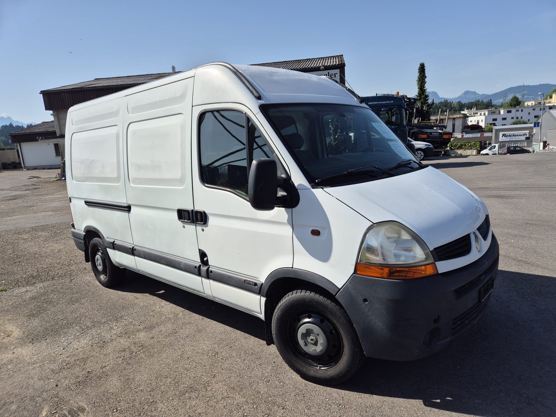 RENAULT Master T35 2.5dCi L3H3-image-1