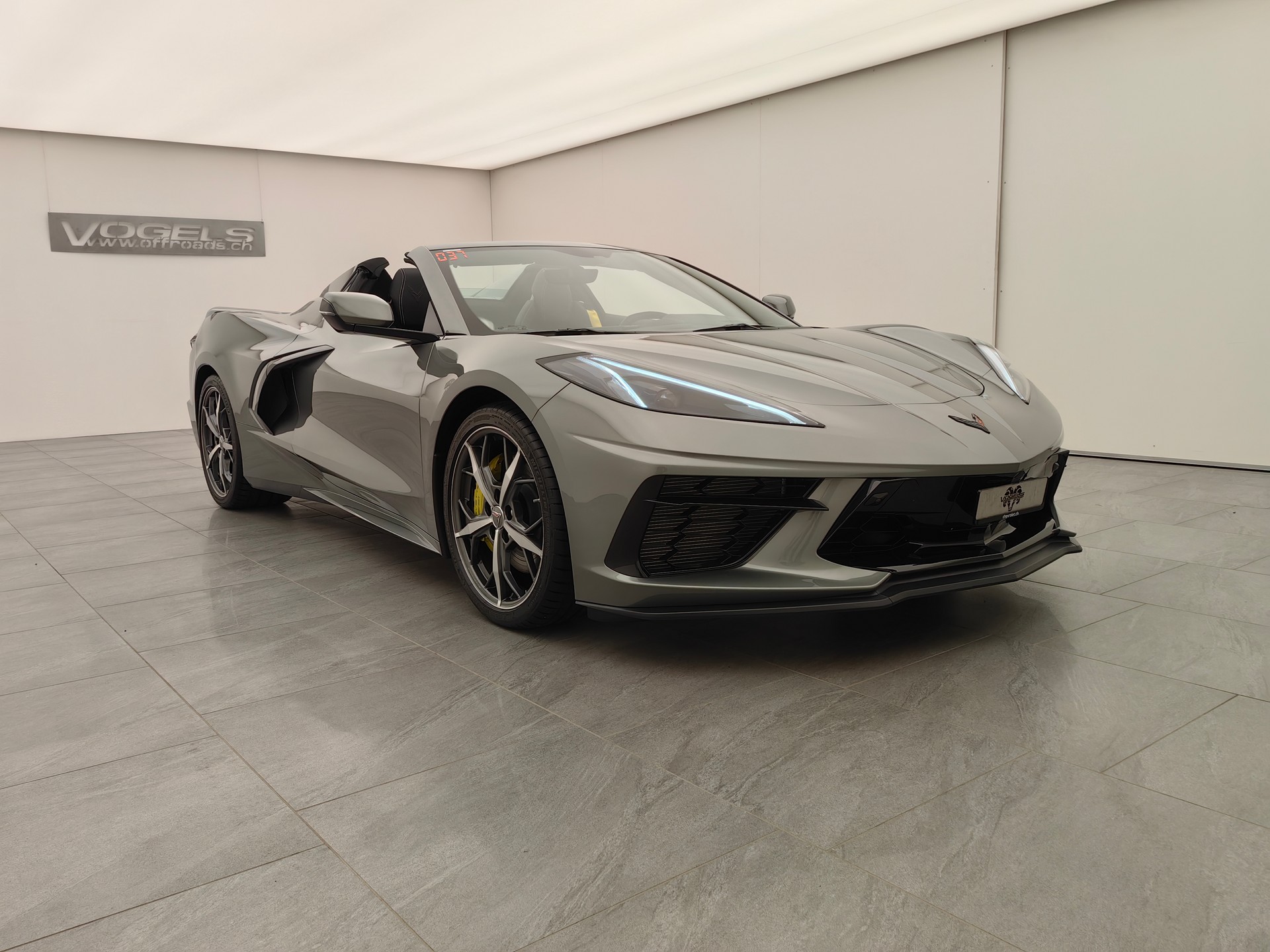CHEVROLET Corvette C8 2LT Convertible-image-2