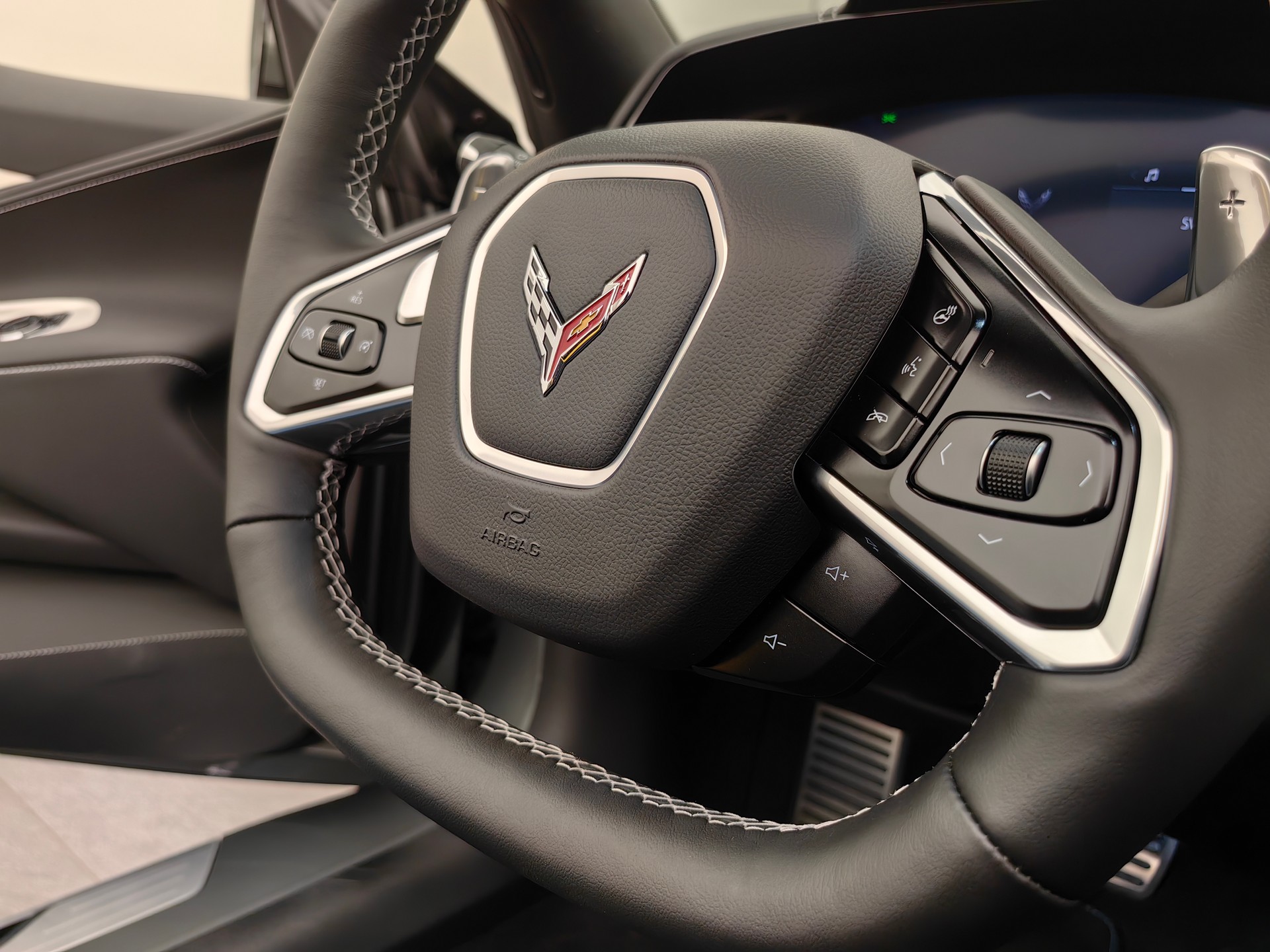 CHEVROLET Corvette C8 2LT Convertible-image-13