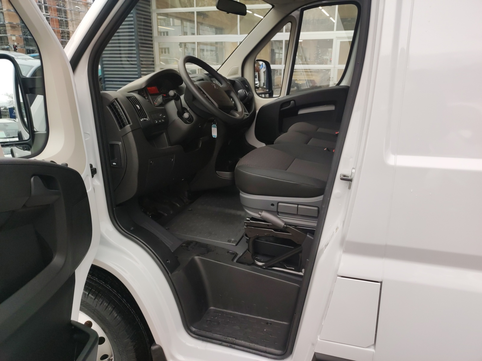 PEUGEOT Boxer 2.2 HDI 335 L2H2-image-10
