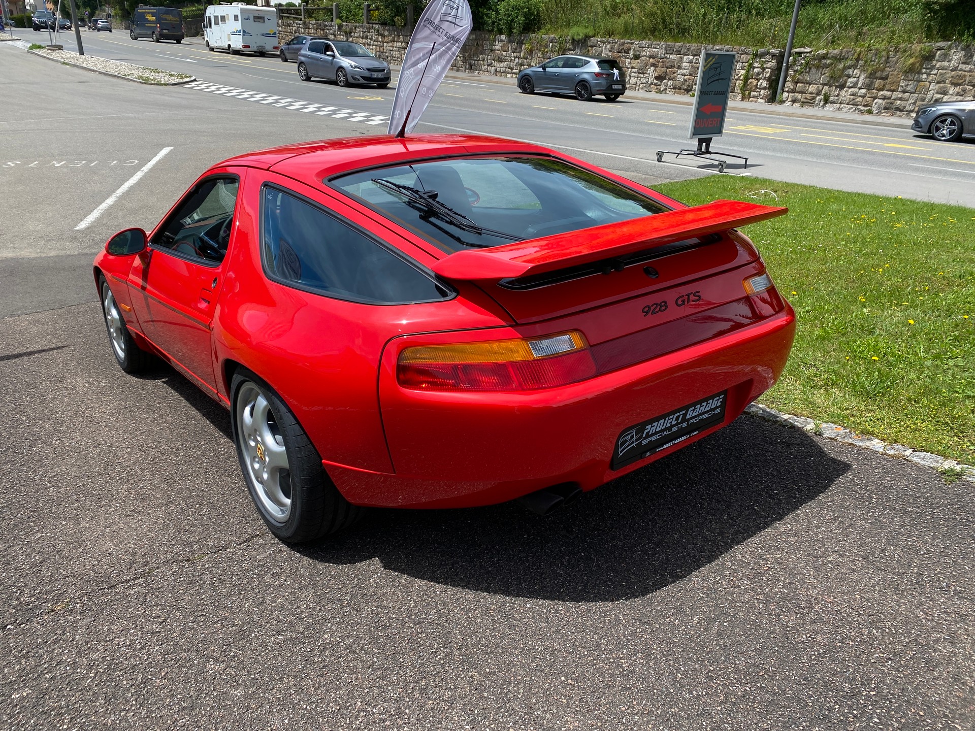 PORSCHE 928 GTS-showroom-element-2
