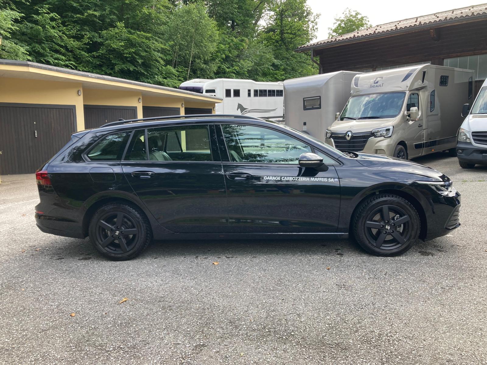 VW Golf Variant 1.0 TSI Life-image-7