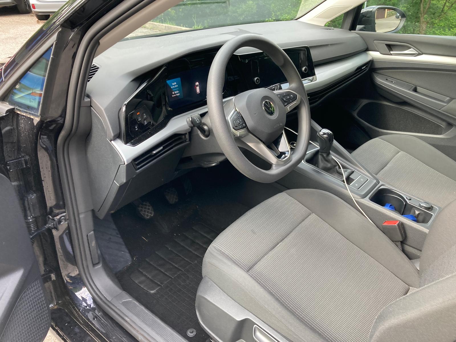 VW Golf Variant 1.0 TSI Life-image-11
