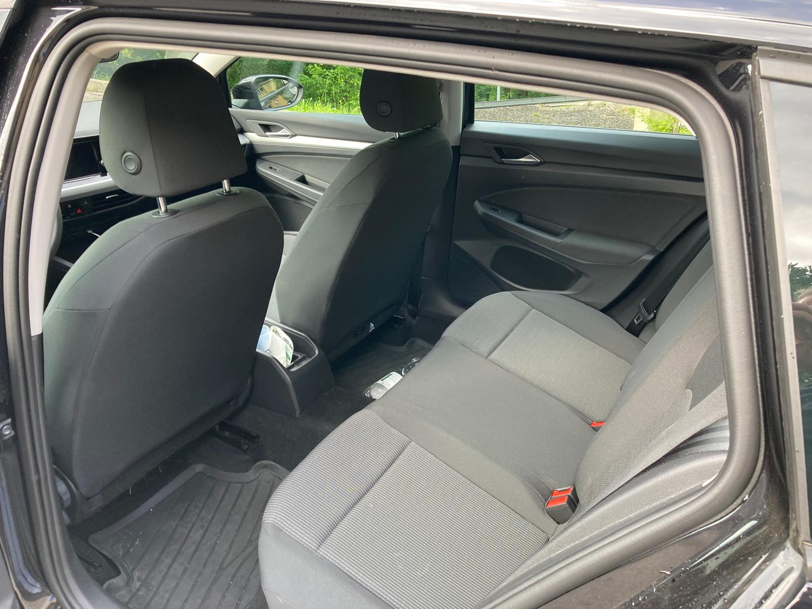 VW Golf Variant 1.0 TSI Life-image-8