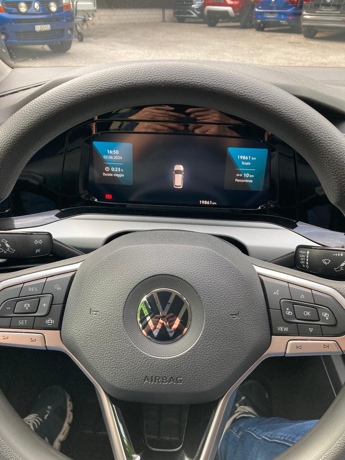VW Golf Variant 1.0 TSI Life-image-12
