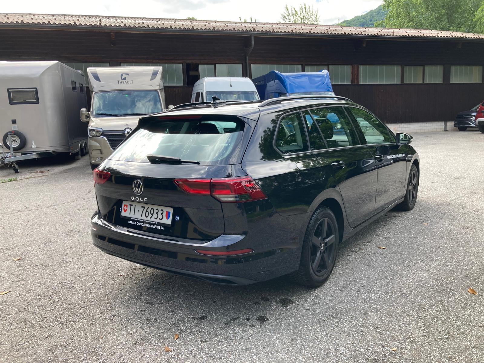 VW Golf Variant 1.0 TSI Life-image-6