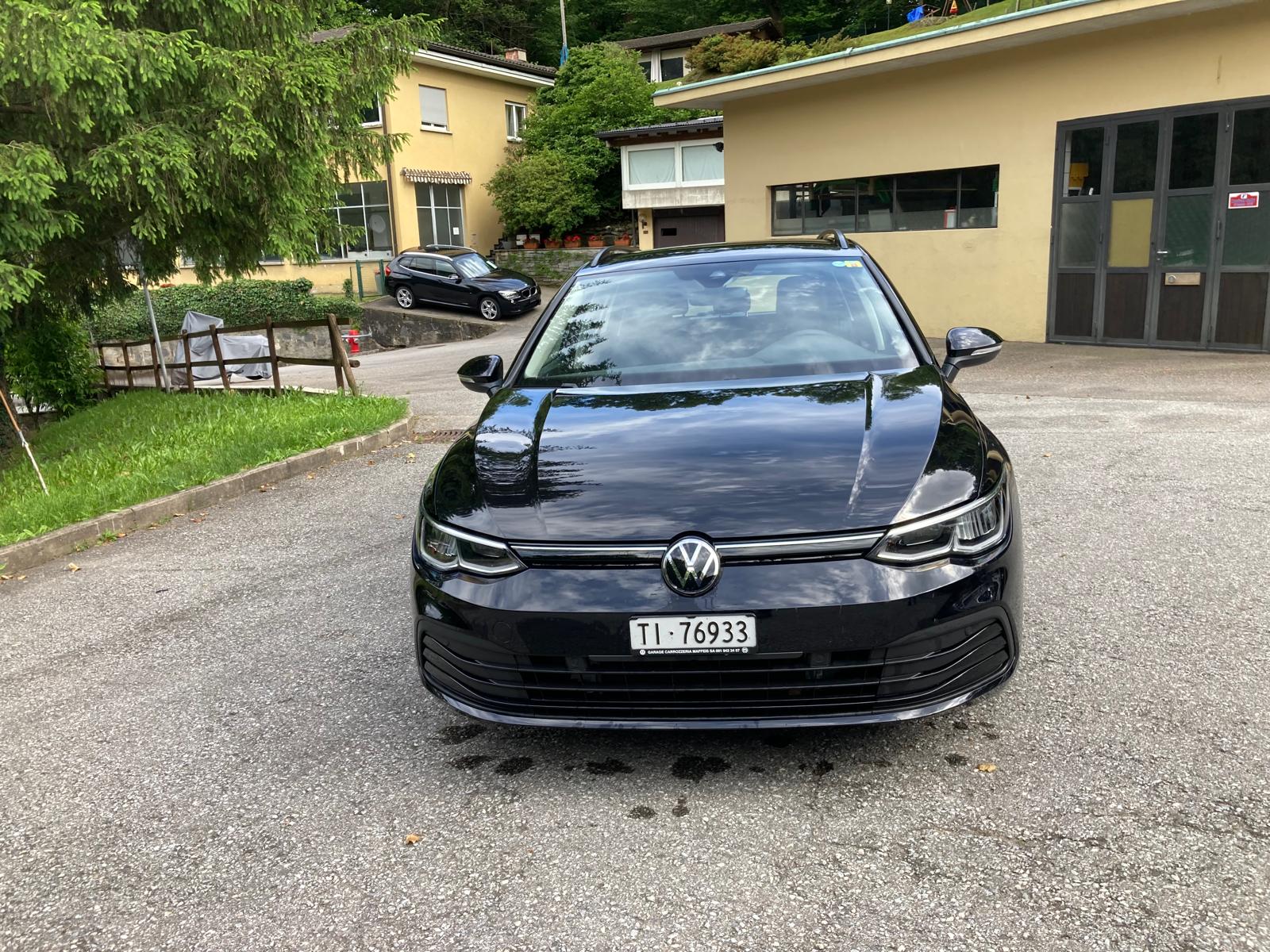 VW Golf Variant 1.0 TSI Life-image-1