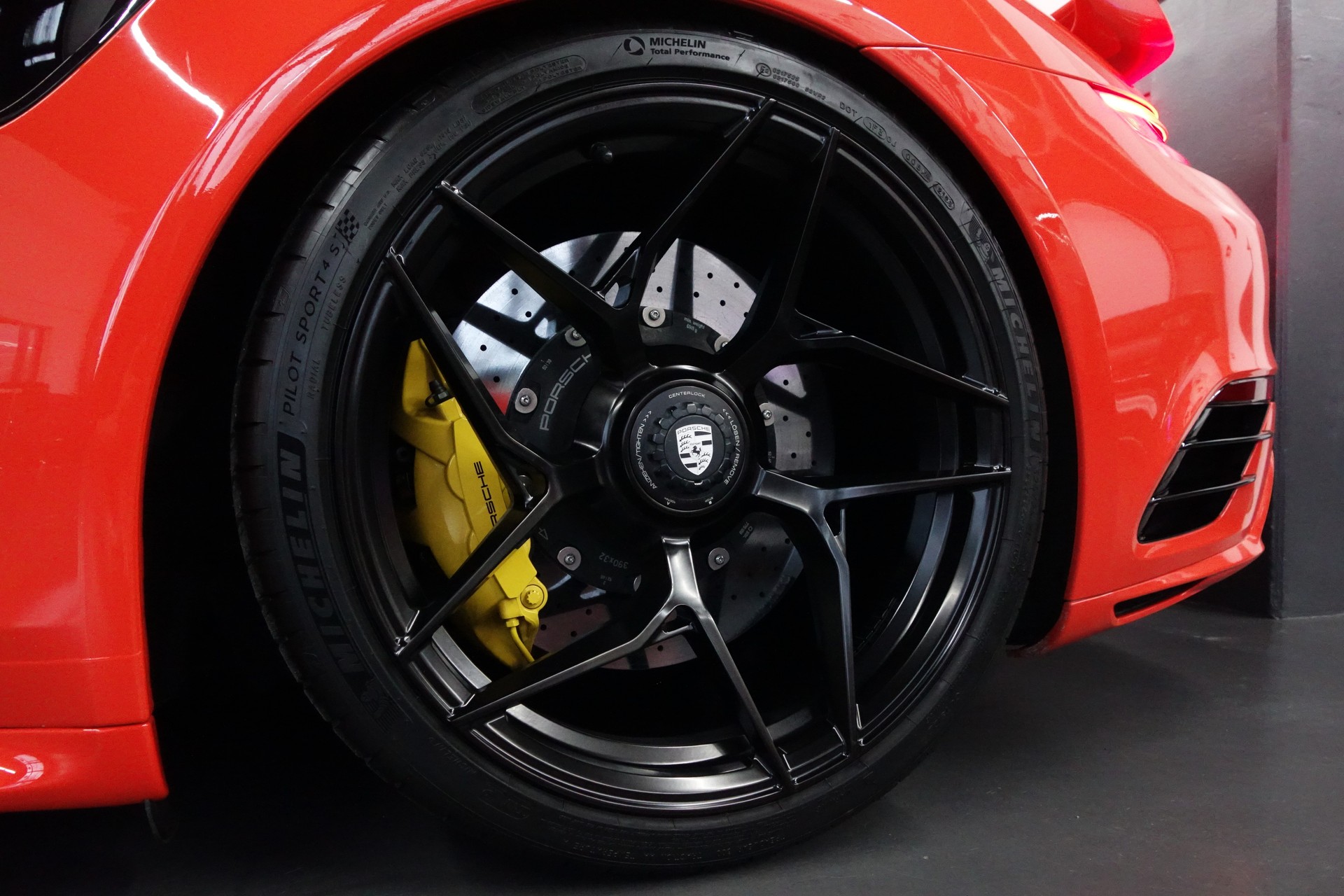 PORSCHE 911 TURBO S PDK 991.2 MANUFAKTUR  LAVA AERO LIFT SCHALEN SWP ON POINT-image-5