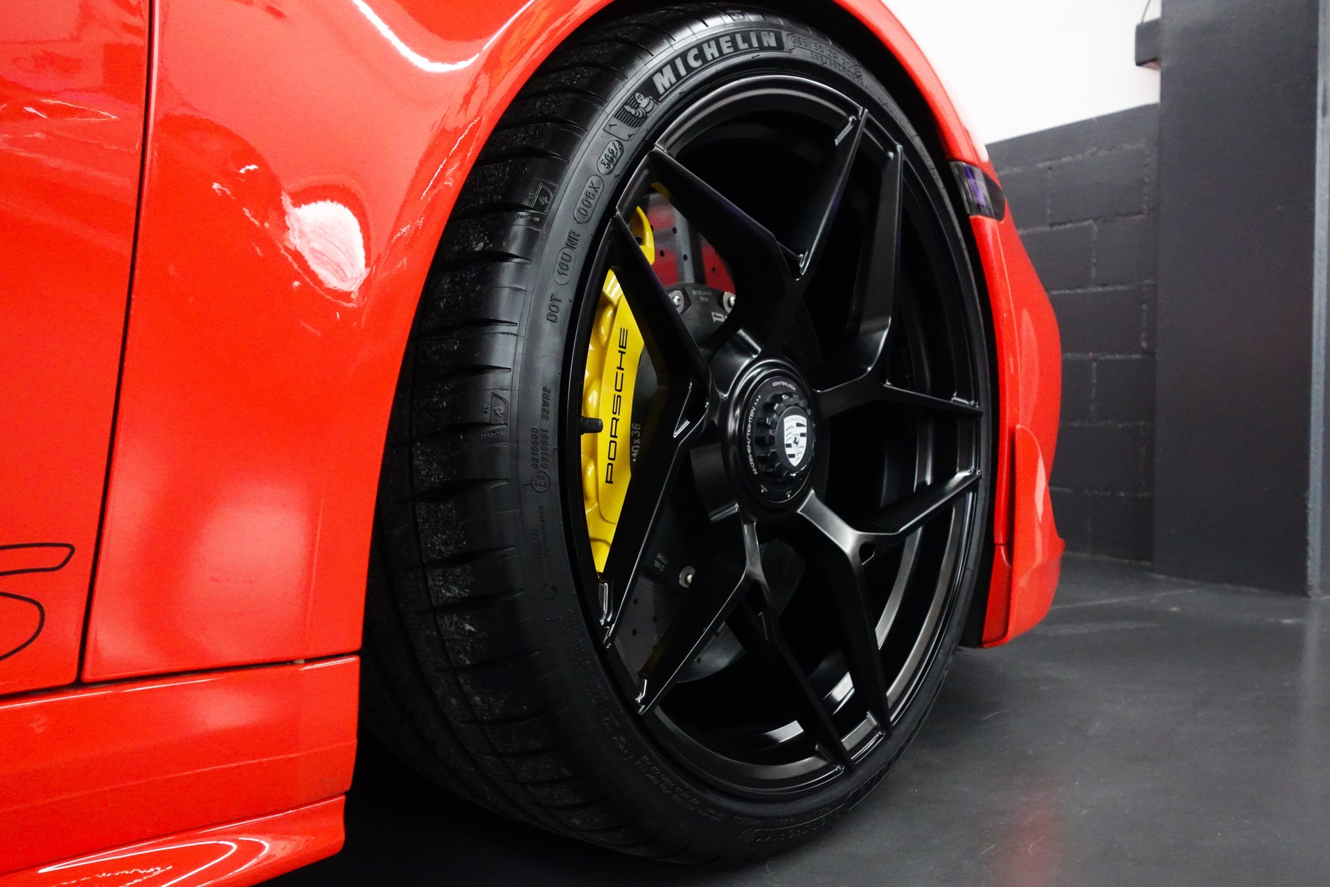 PORSCHE 911 TURBO S PDK 991.2 MANUFAKTUR  LAVA AERO LIFT SCHALEN SWP ON POINT-image-17