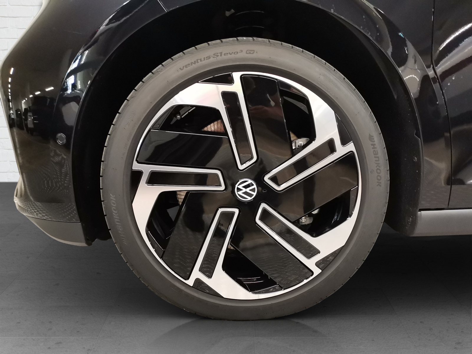 VW ID.Buzz GTX 84kWh 4motion-image-5