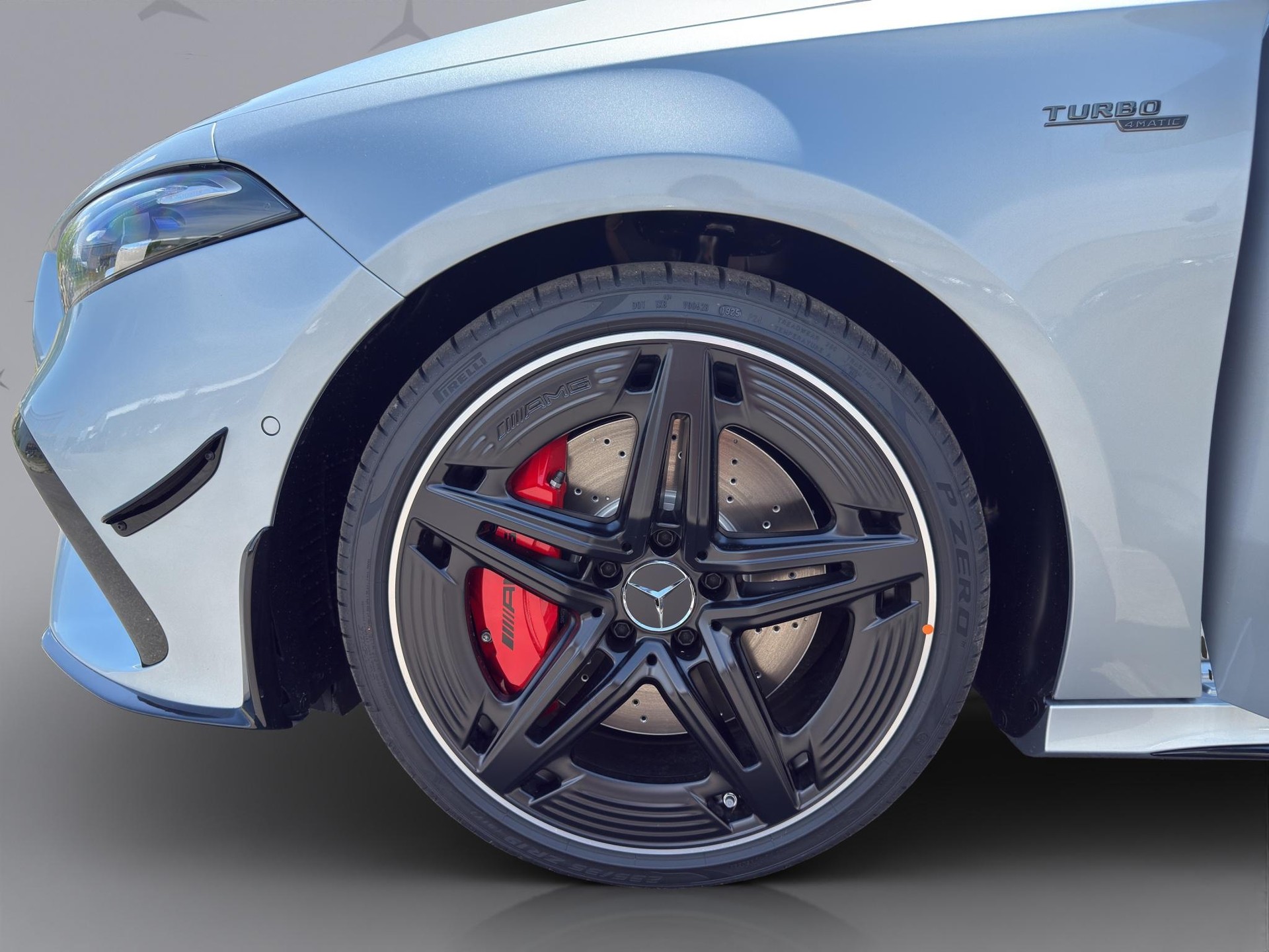 MERCEDES-BENZ A 35 AMG 4matic-image-2
