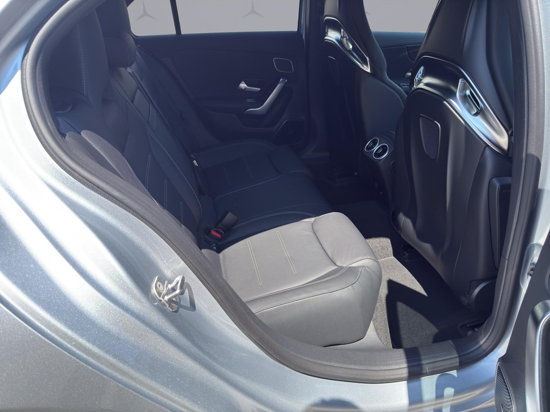 MERCEDES-BENZ A 35 AMG 4matic-image-18