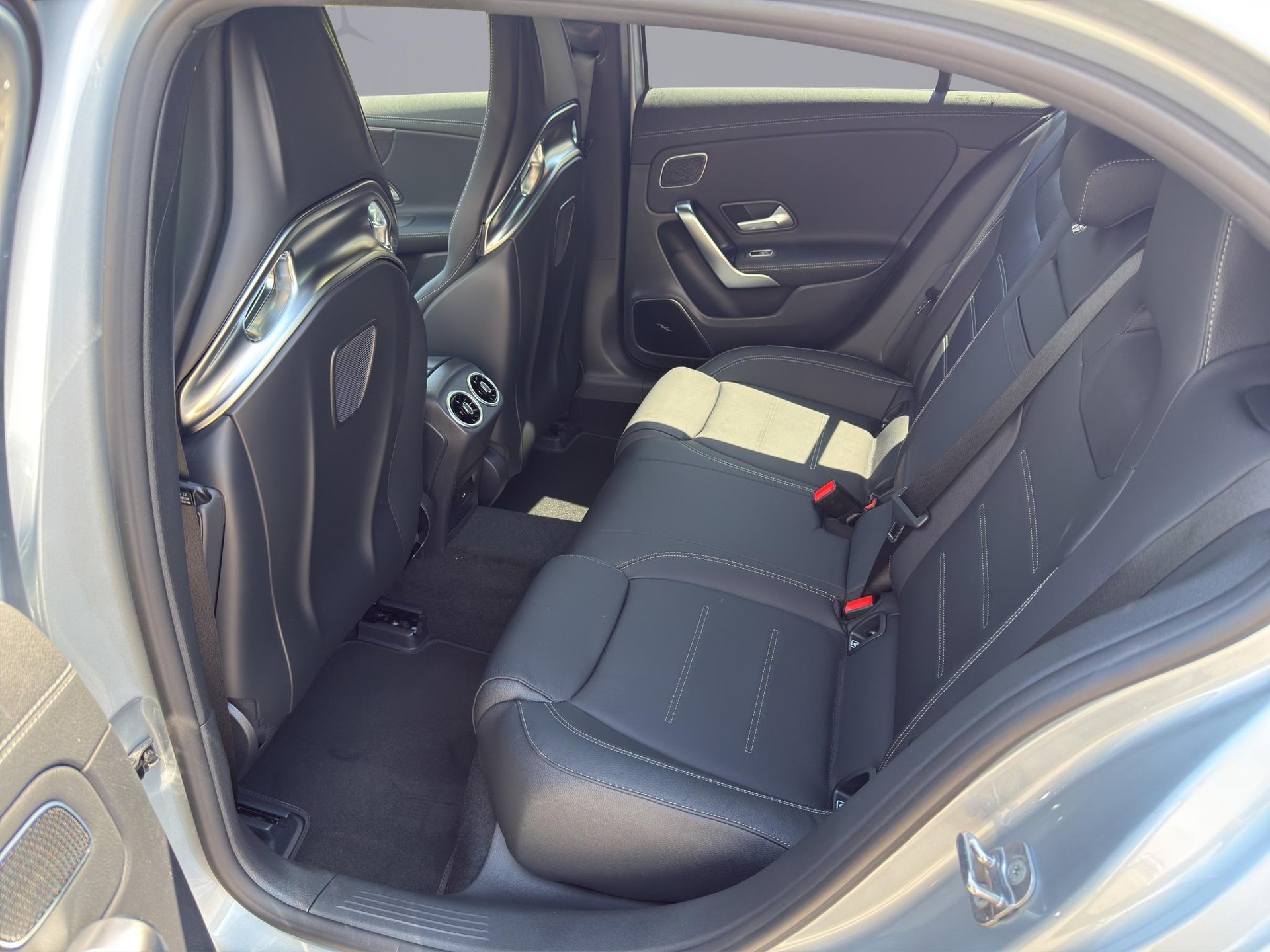 MERCEDES-BENZ A 35 AMG 4matic-image-13