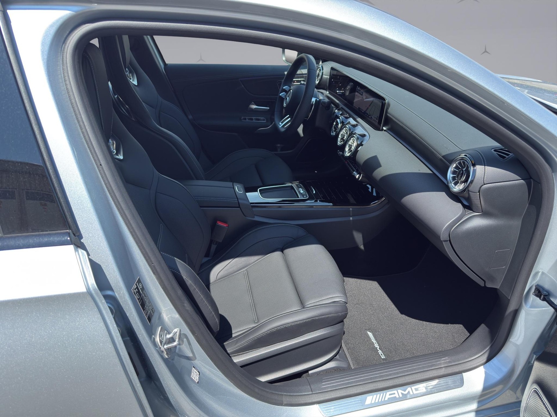 MERCEDES-BENZ A 35 AMG 4matic-image-17