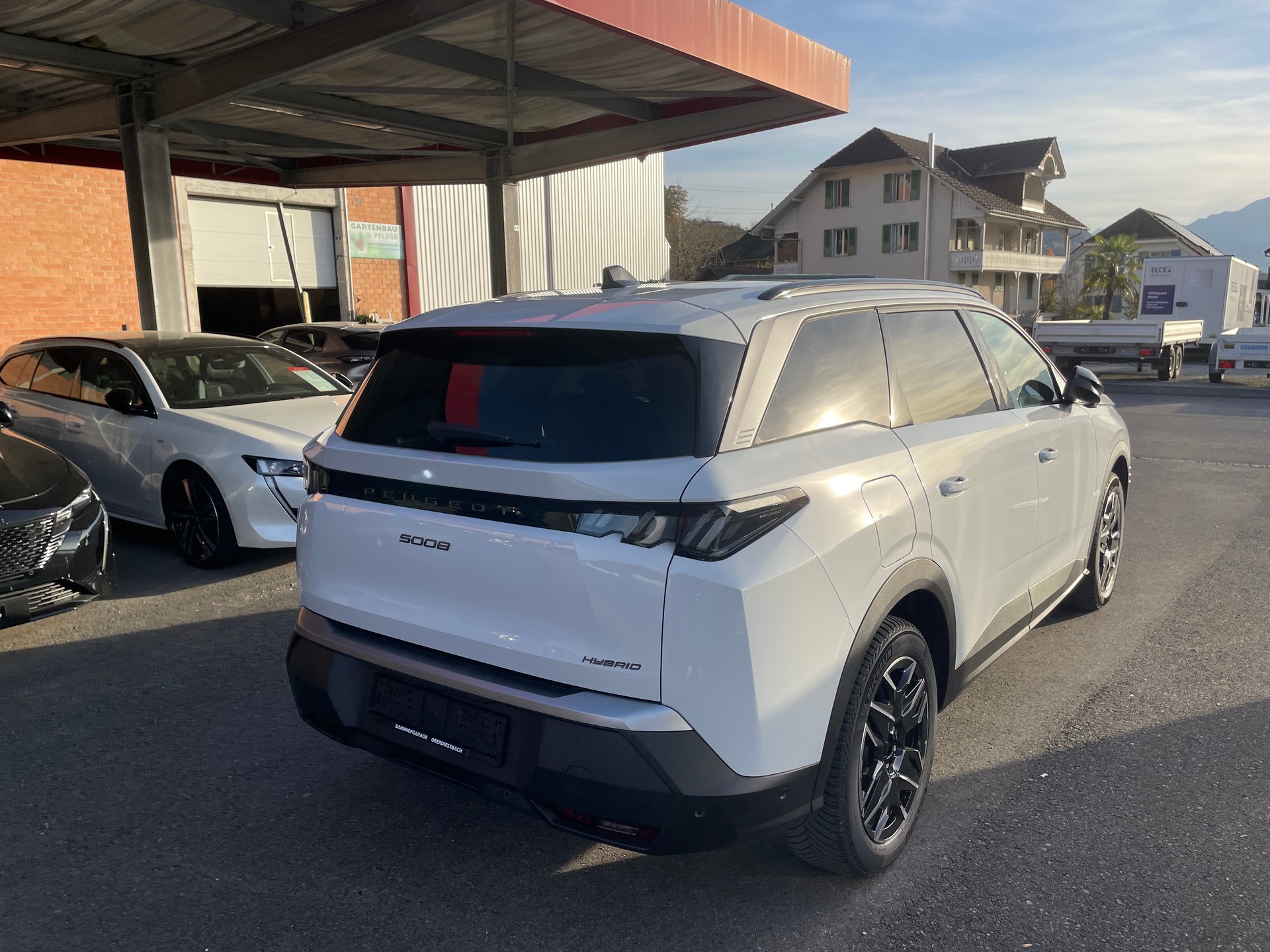 PEUGEOT 5008 145 Hybrid e-DCS6 Allure Premium-showroom-element-2