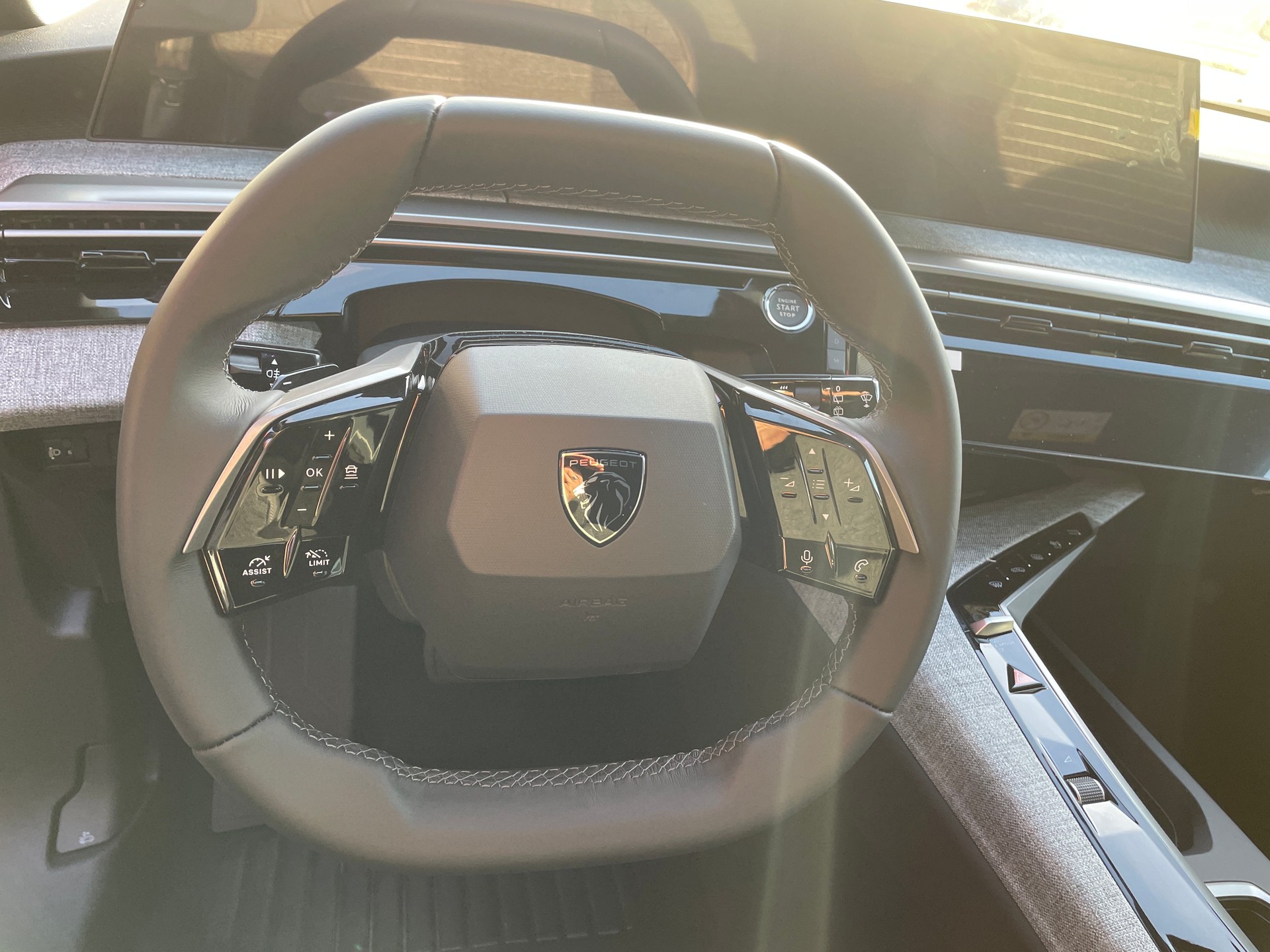PEUGEOT 5008 145 Hybrid e-DCS6 Allure Premium-image-12