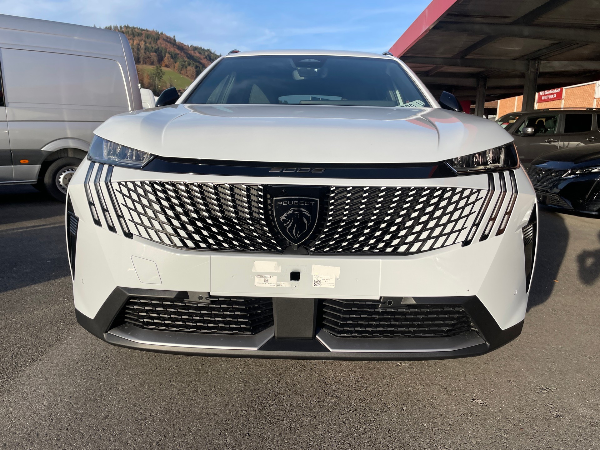 PEUGEOT 5008 145 Hybrid e-DCS6 Allure Premium-showroom-element-1