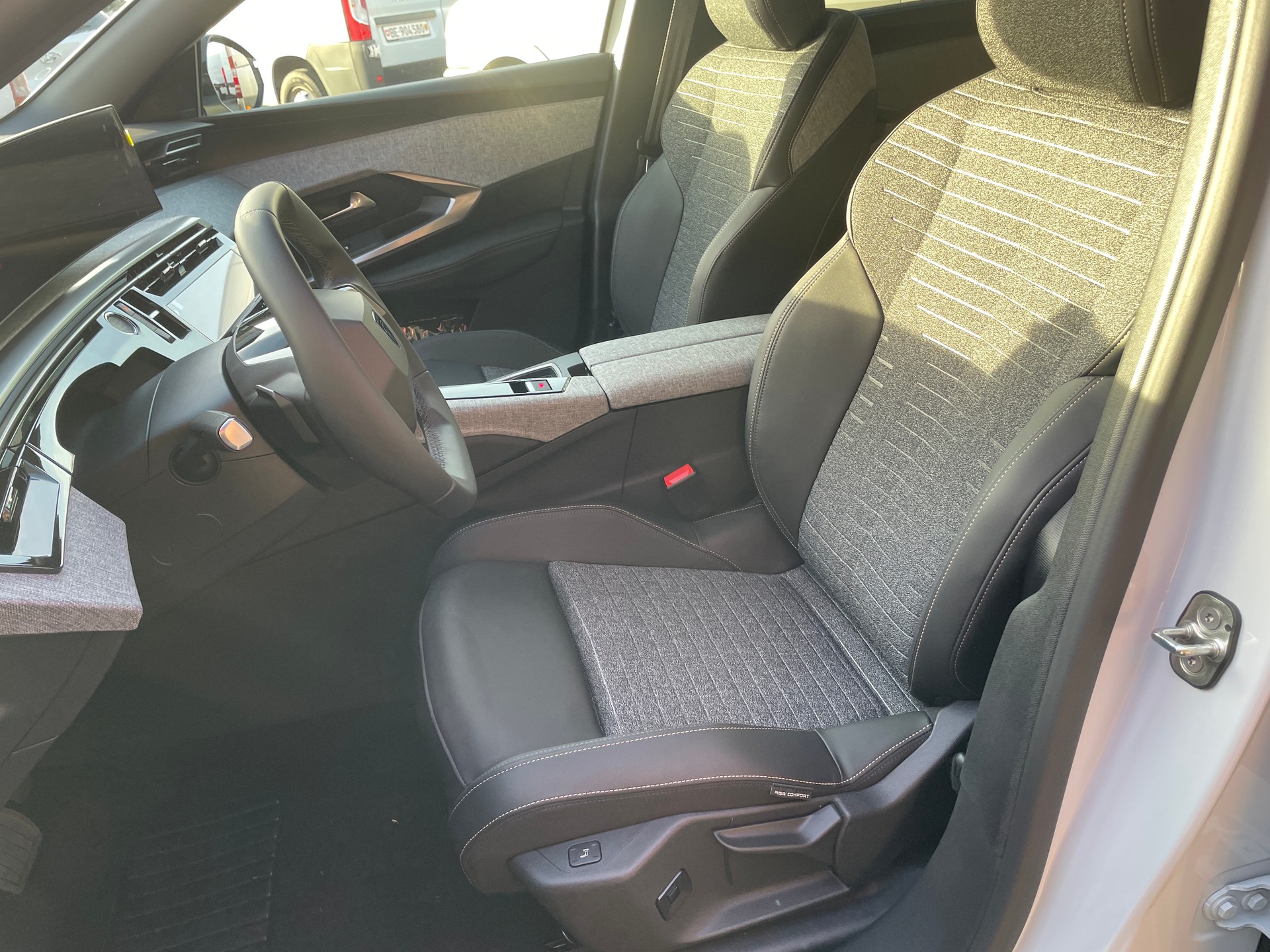 PEUGEOT 5008 145 Hybrid e-DCS6 Allure Premium-image-10