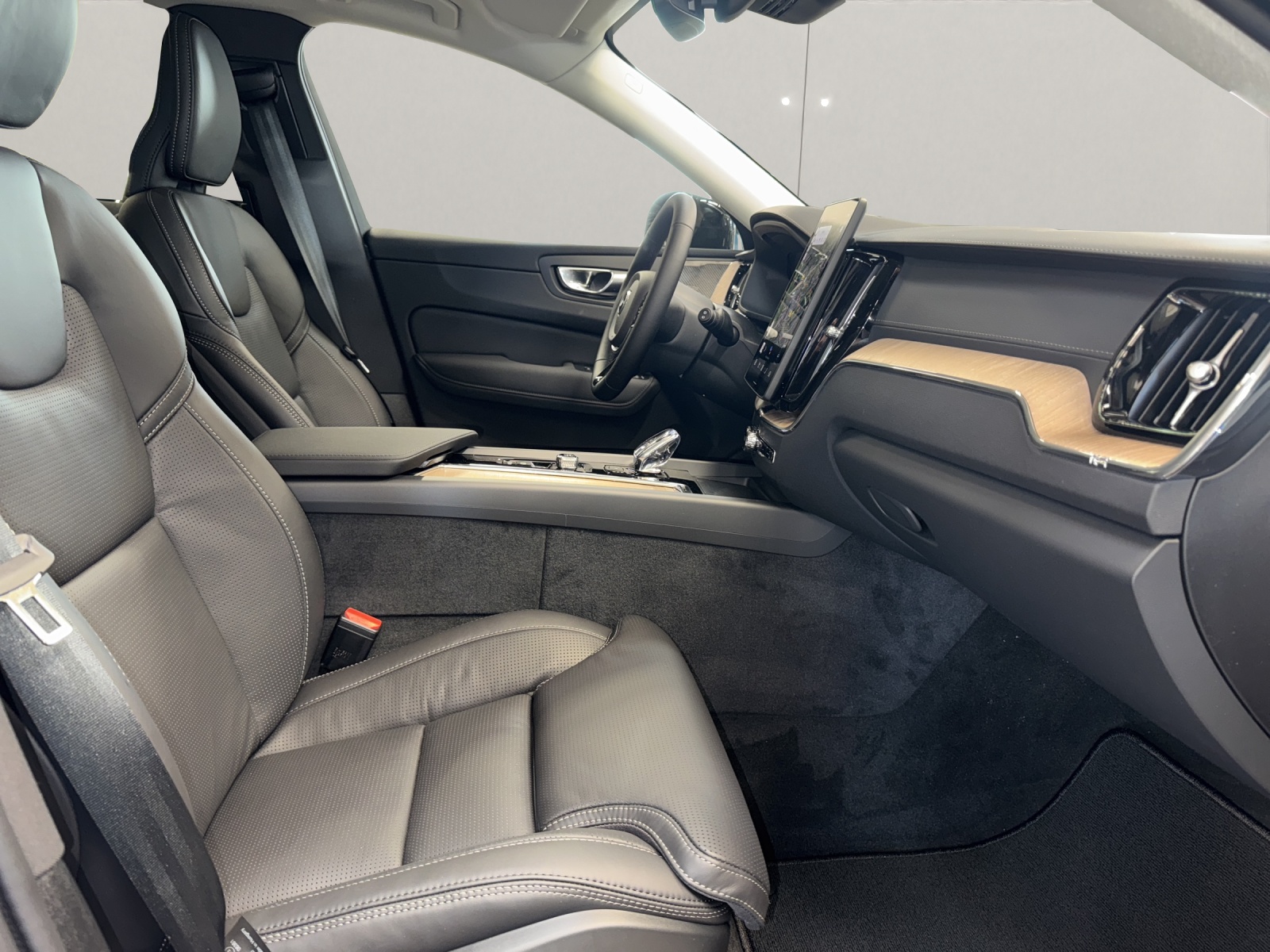 VOLVO XC60 2.0 T8 TE Ultra Dark eAWD-image-13