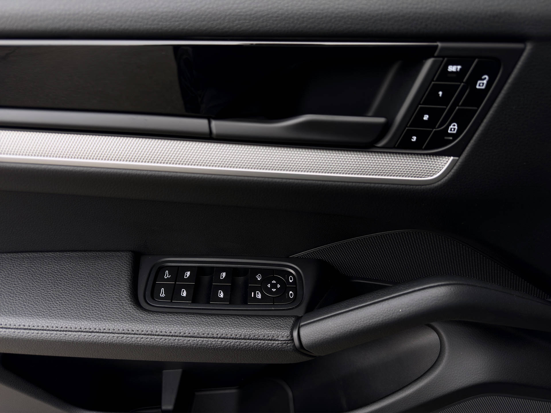 PORSCHE Cayenne S-image-10