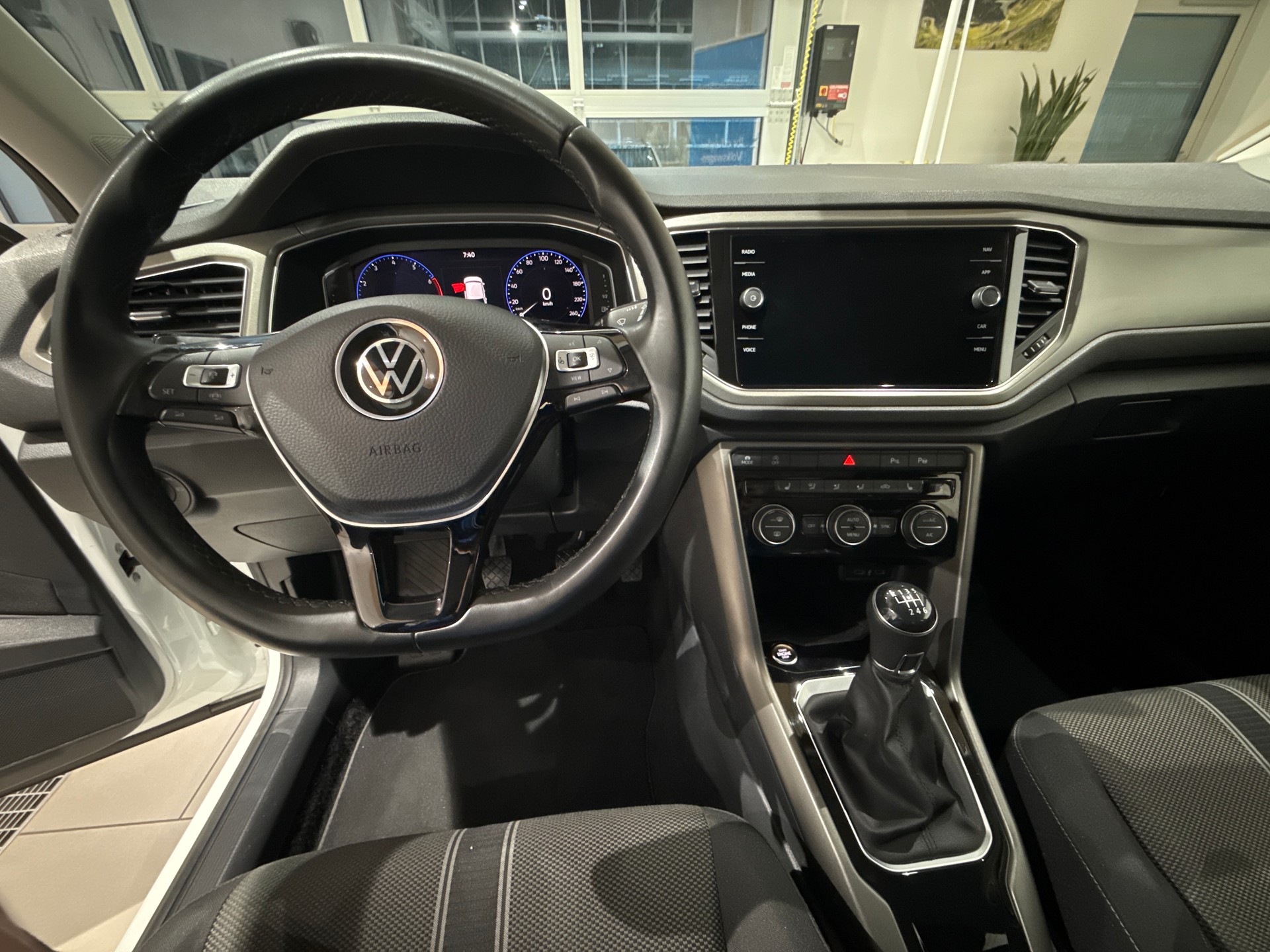 VW T-Roc 1.5 TSI 6G 150PS Advance-image-6